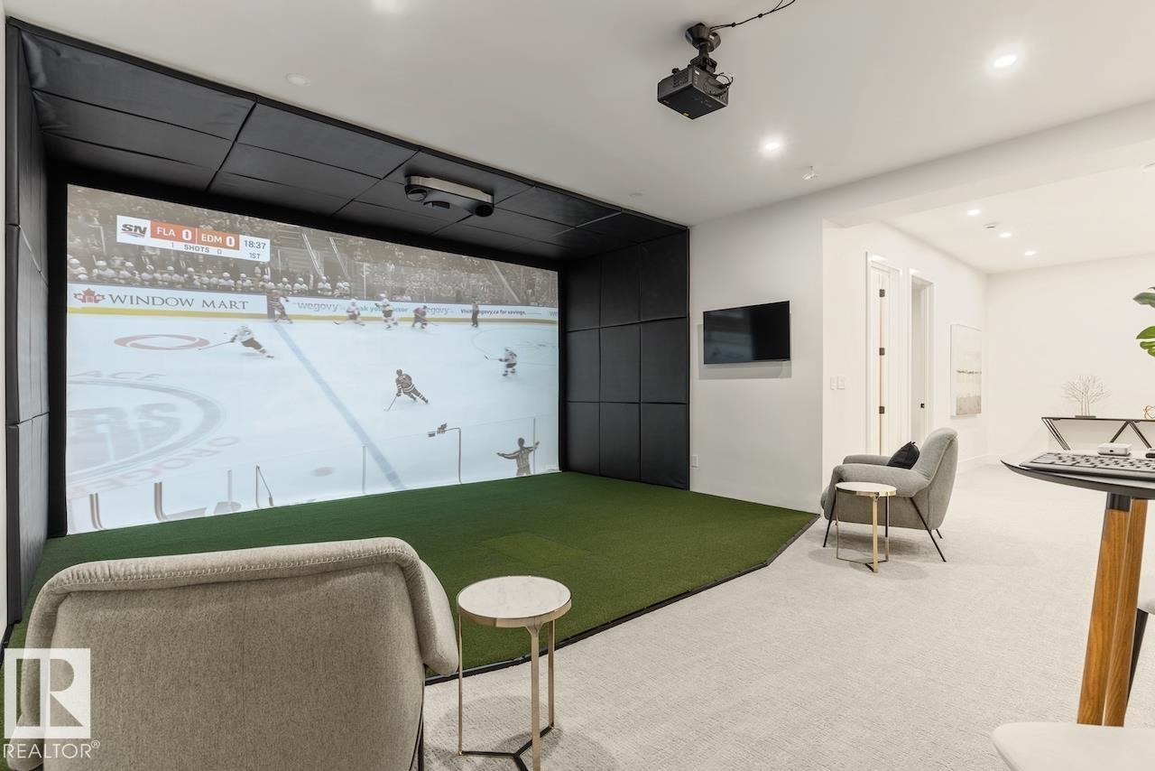 10519 138 Street Nw, Edmonton, AB - Indoor Photo Showing Garage