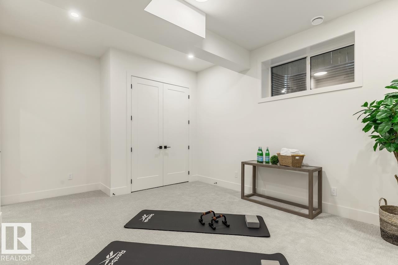 10519 138 Street Nw, Edmonton, AB - Indoor Photo Showing Other Room