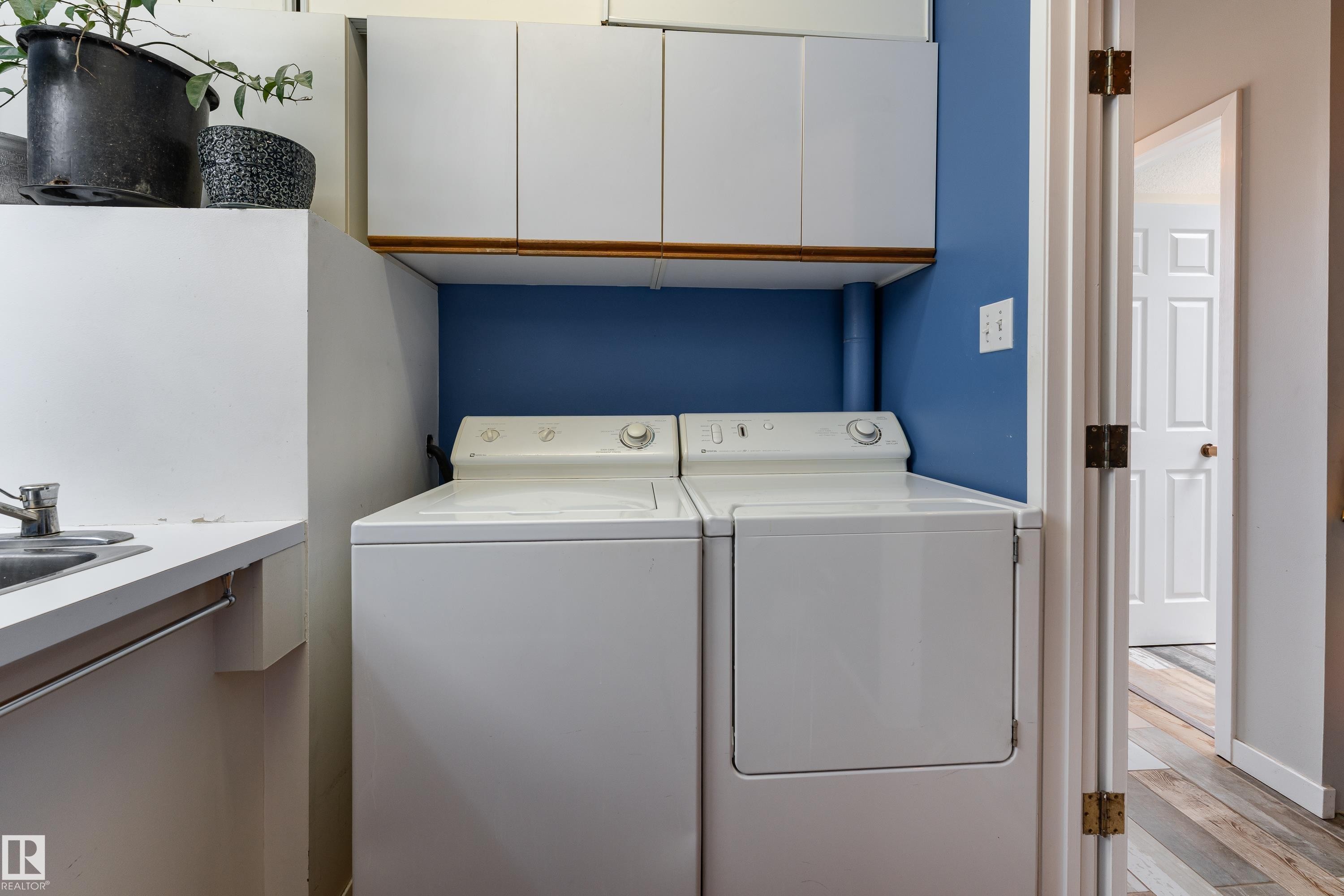 Side by side laundry on main floor - 10956 81 Avenue, Edmonton, AB - Indoor Photo Showing Laundry Room