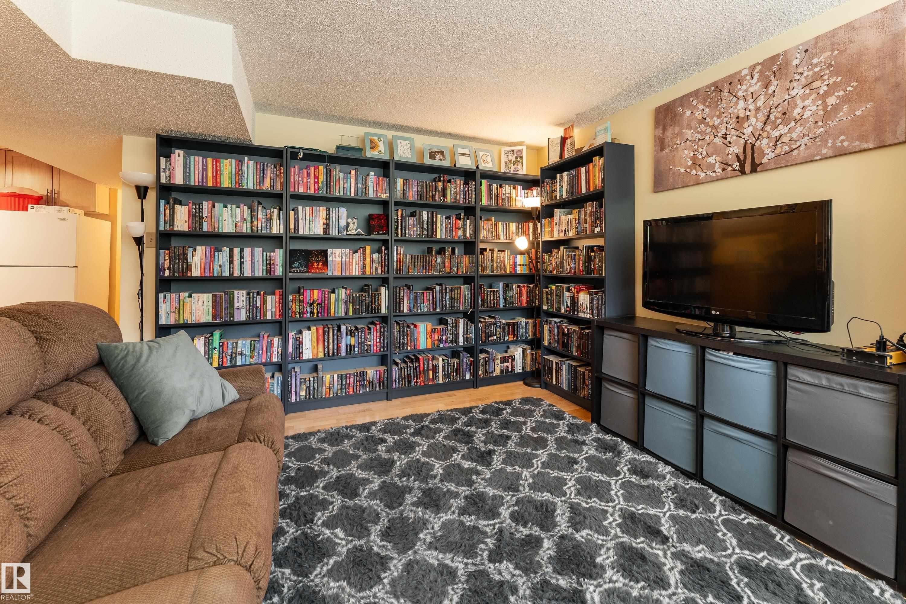 Second kitchen in basement with private entrance, 2 bedrooms, 4 pc bath and living/dining area - 10956 81 Avenue, Edmonton, AB - Indoor