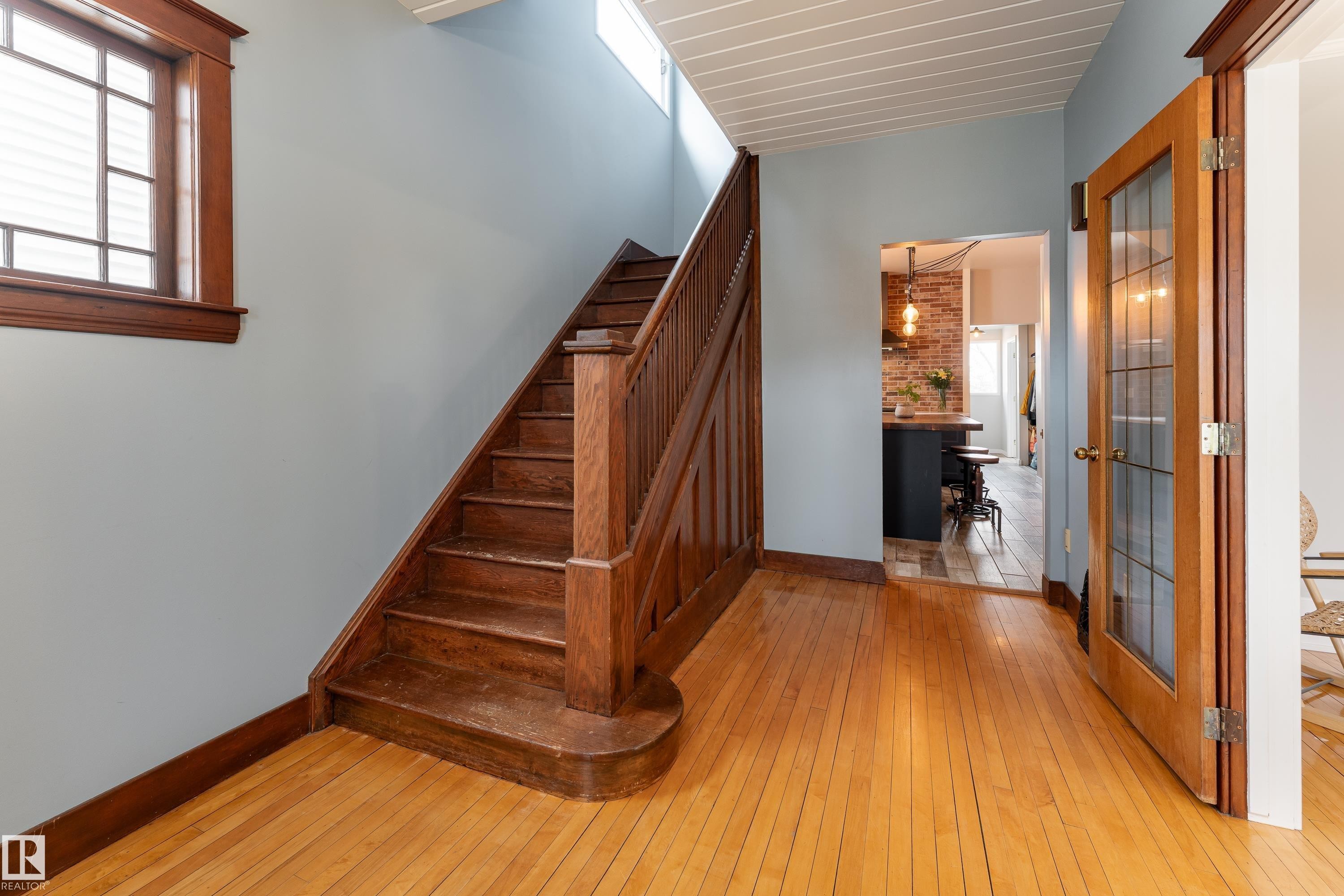 Grand fir staircase - 10956 81 Avenue, Edmonton, AB - Indoor Photo Showing Other Room