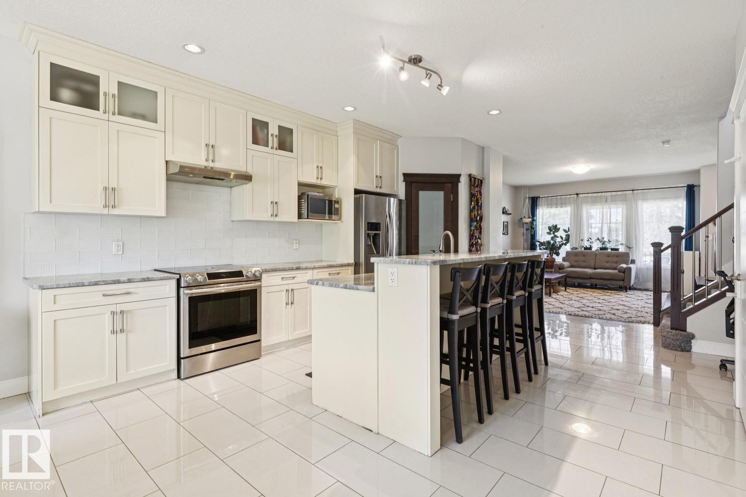 9919 79 Street, Edmonton, AB - Indoor Photo Showing Kitchen With Upgraded Kitchen