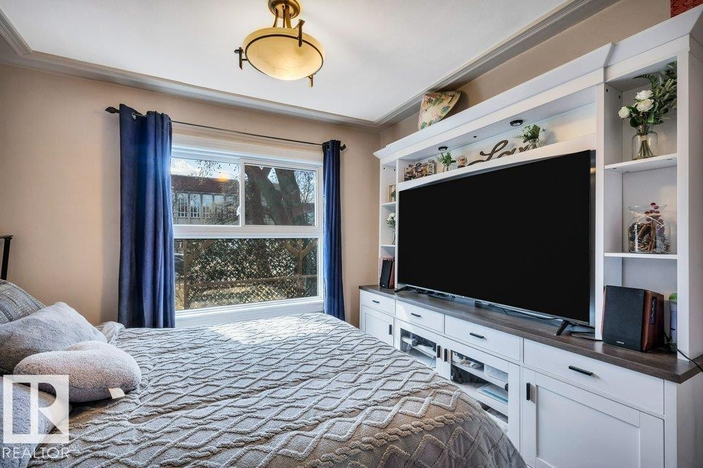 Built-in media center with open shelving, integrated lighting, and white cabinetry - 11445 68 Street, Edmonton, AB - Indoor Photo Showing Bedroom