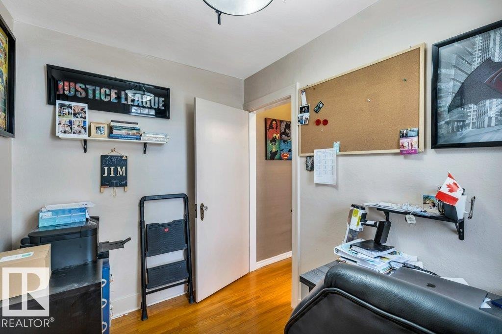 Light-toned walls with wood-finish flooring - 11445 68 Street, Edmonton, AB - Indoor