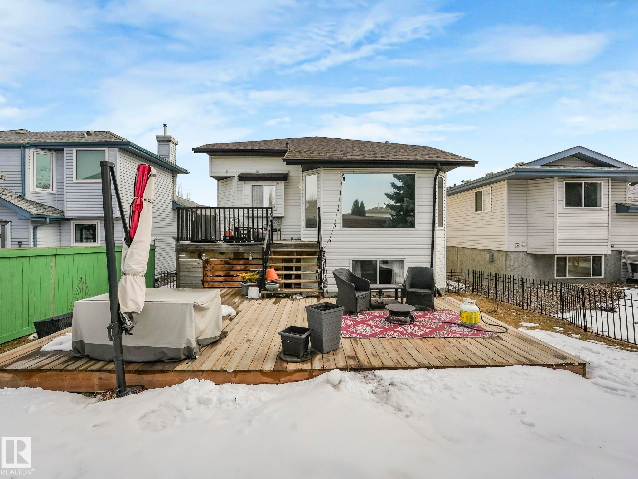 The property features a spacious rear deck, ideal for outdoor enjoyment - 308 Beringer Crescent, Edmonton, AB - Outdoor With Deck Patio Veranda