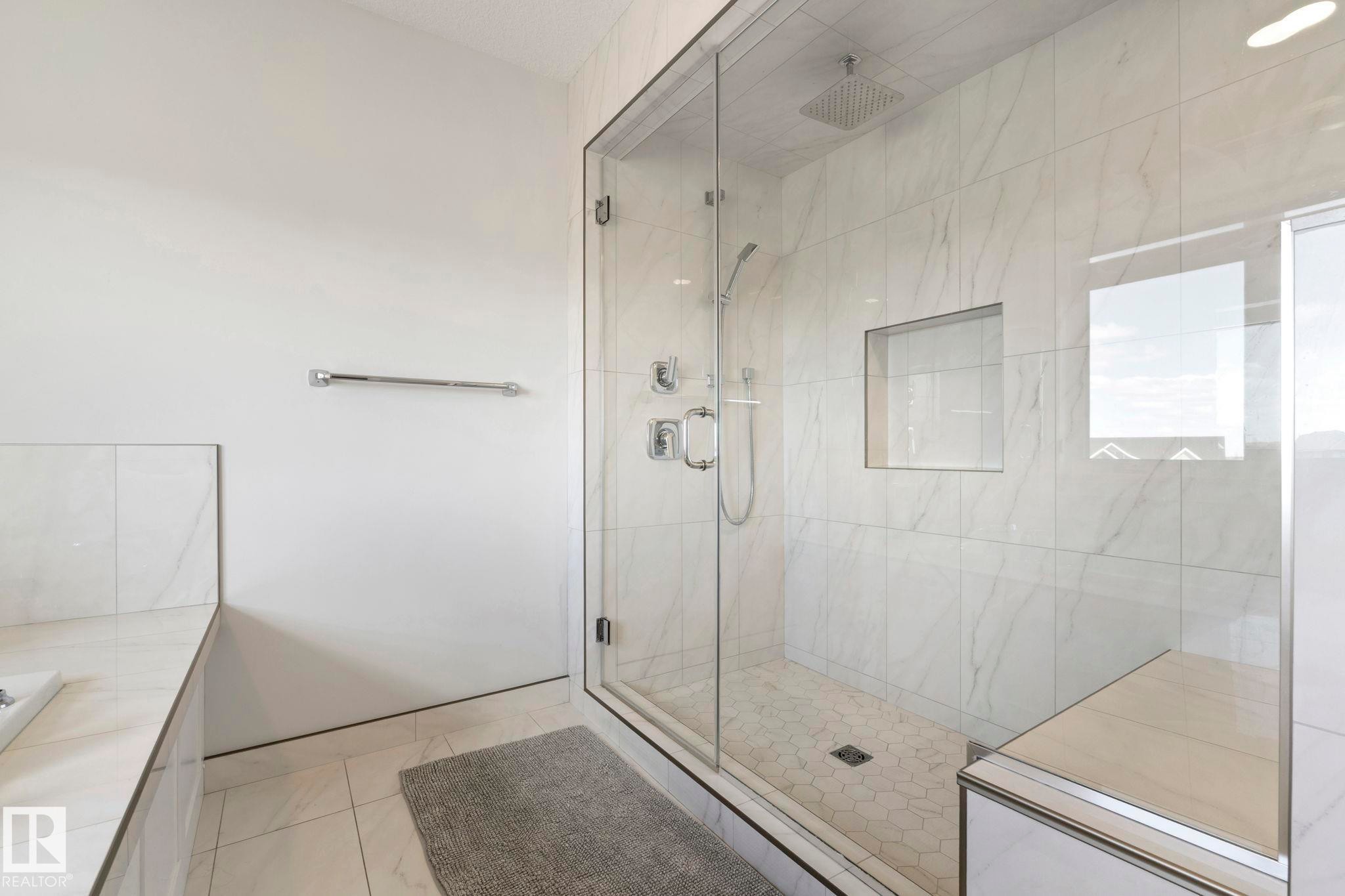 4412 Wingfield Cape, Edmonton, AB - Indoor Photo Showing Bathroom