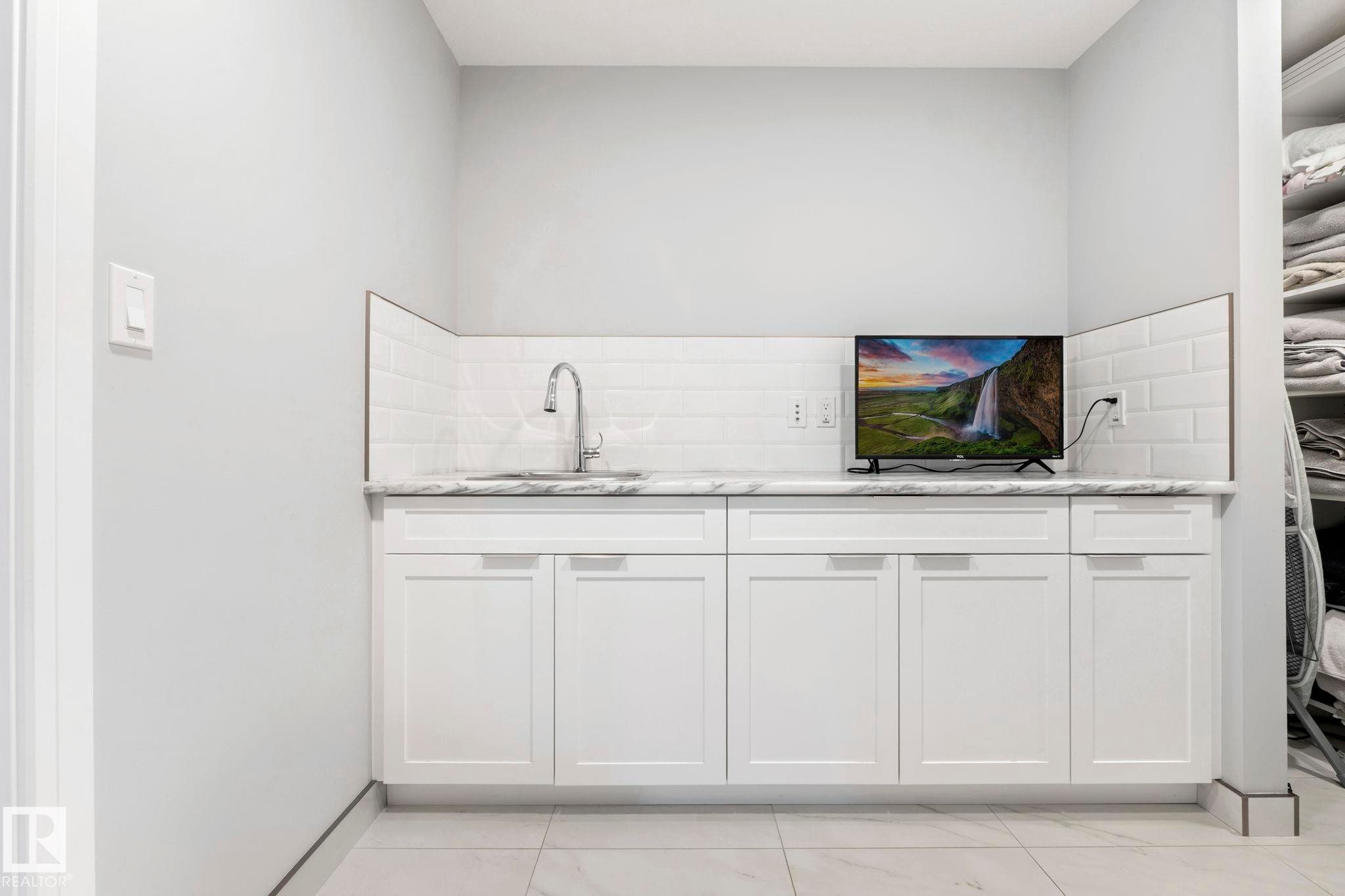 4412 Wingfield Cape, Edmonton, AB - Indoor