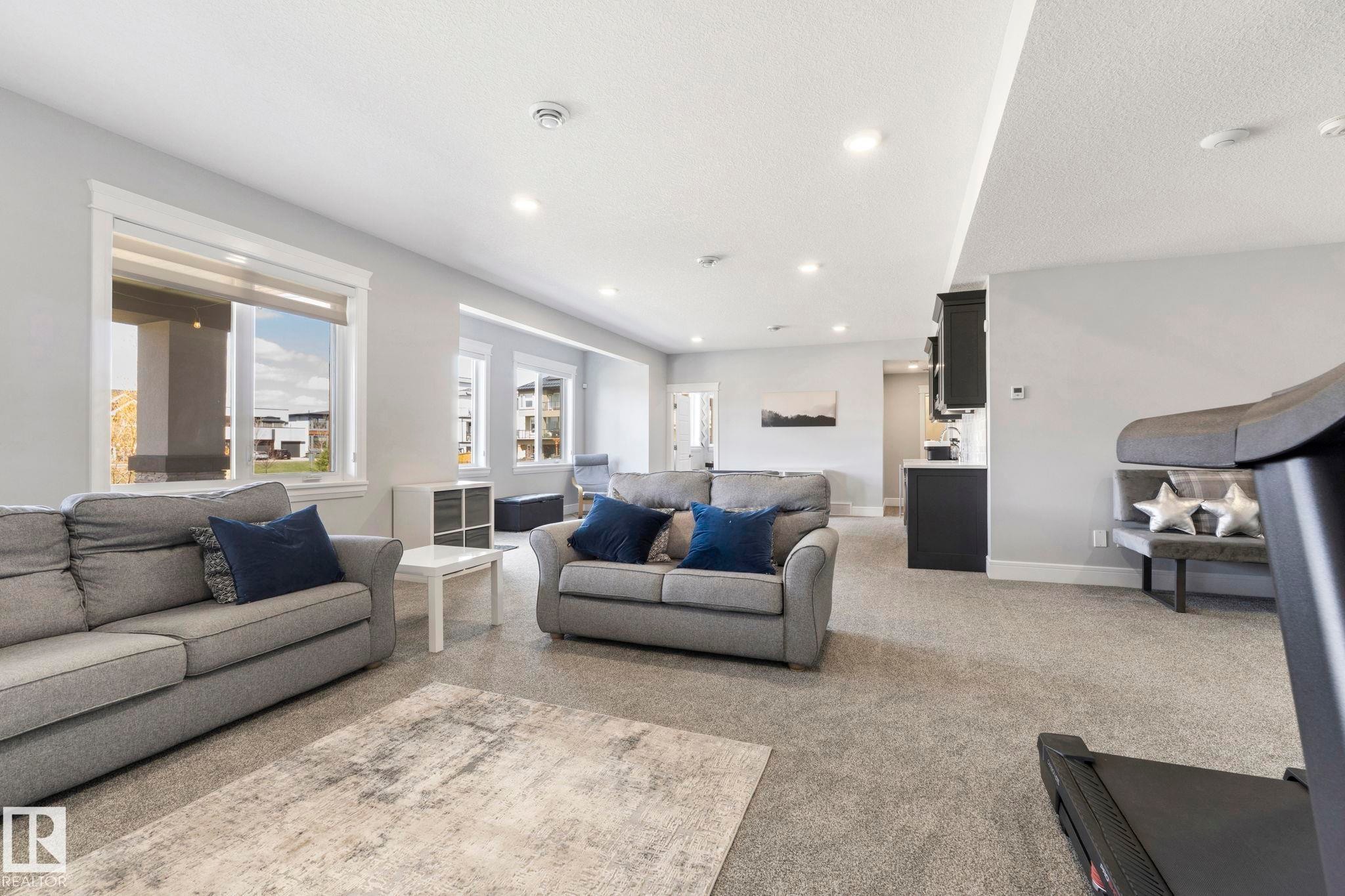 4412 Wingfield Cape, Edmonton, AB - Indoor Photo Showing Living Room