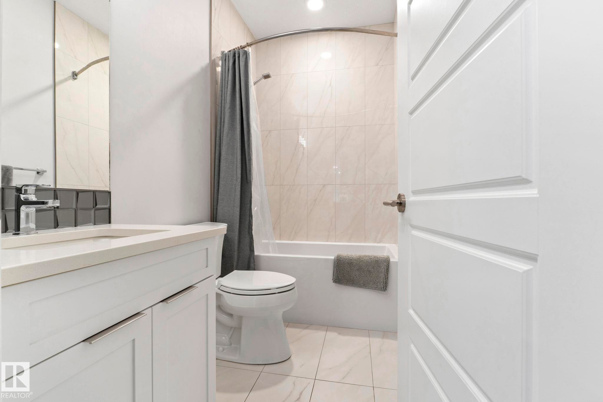 4412 Wingfield Cape, Edmonton, AB - Indoor Photo Showing Bathroom