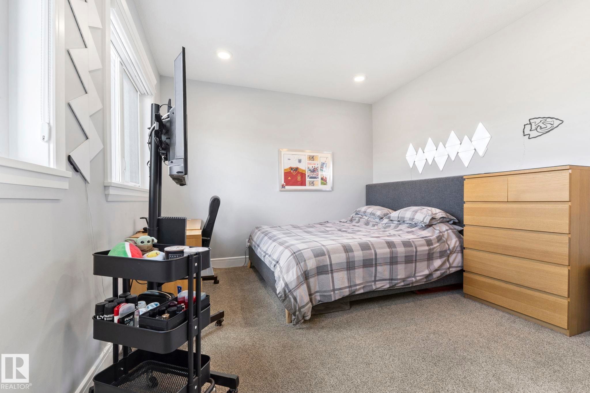 4412 Wingfield Cape, Edmonton, AB - Indoor Photo Showing Bedroom
