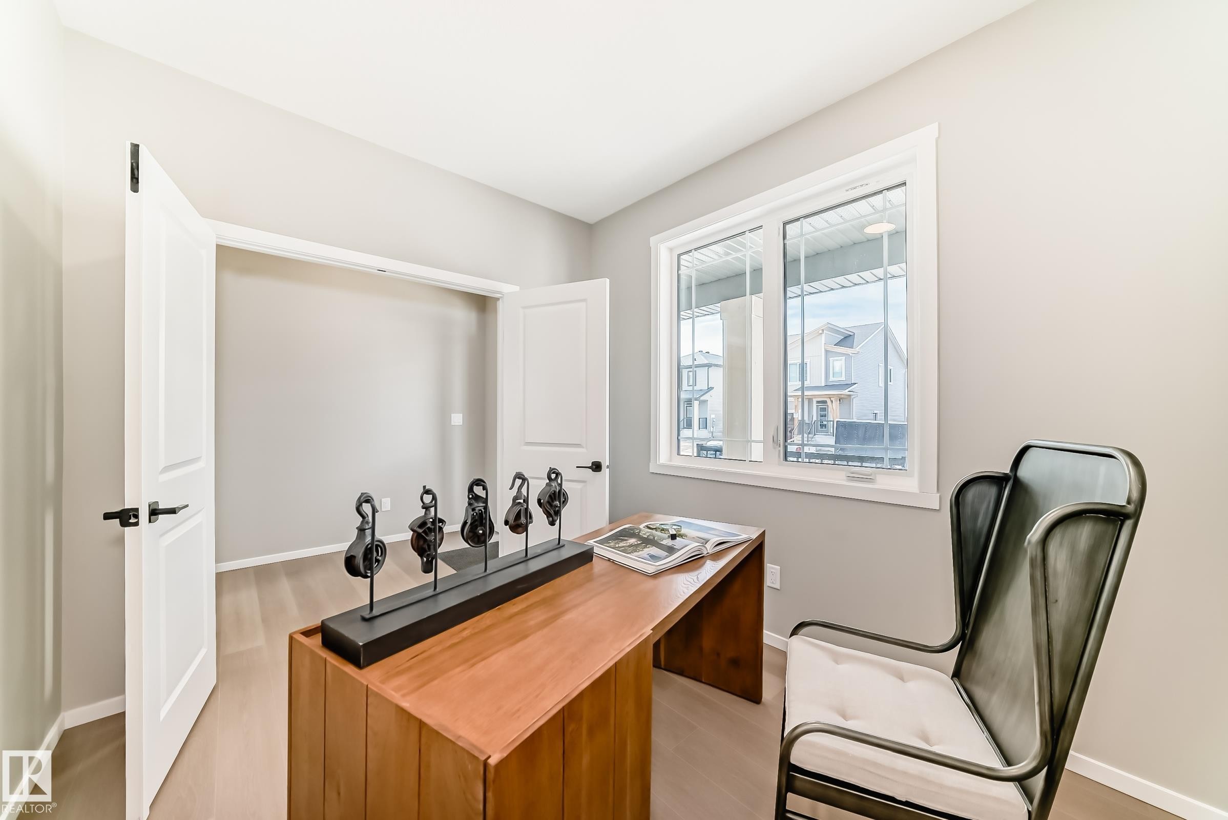 Bright room with wood-finish flooring, a large window, and a white trim package - 1603 206 Street, Edmonton, AB - Indoor