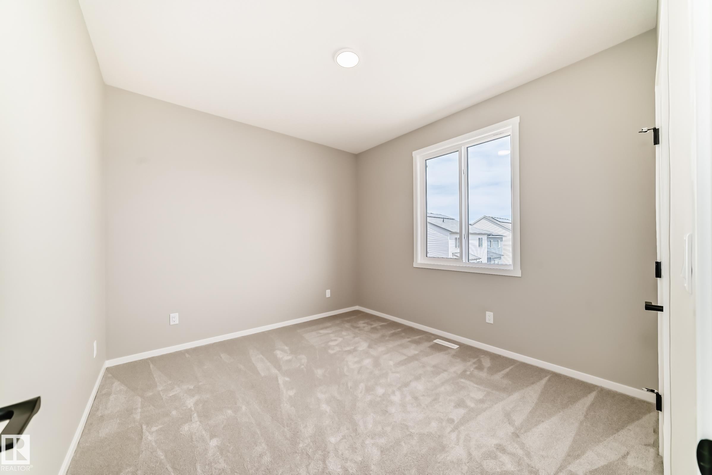 Empty room - 1603 206 Street, Edmonton, AB - Indoor Photo Showing Other Room