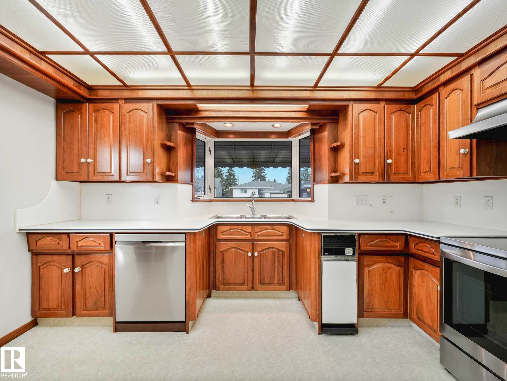 13532 113 Street, Edmonton, AB - Indoor Photo Showing Kitchen