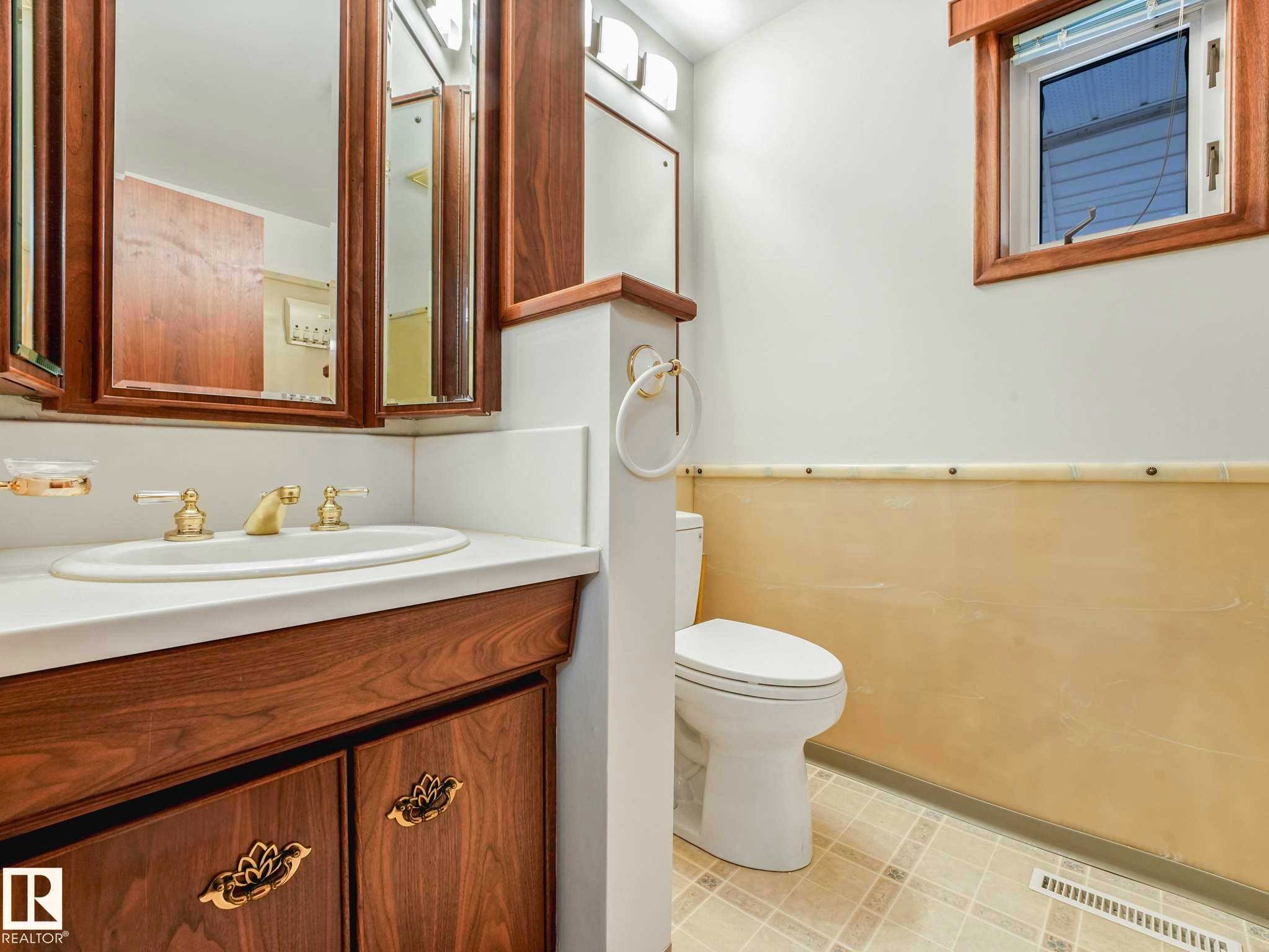 13532 113 Street, Edmonton, AB - Indoor Photo Showing Bathroom