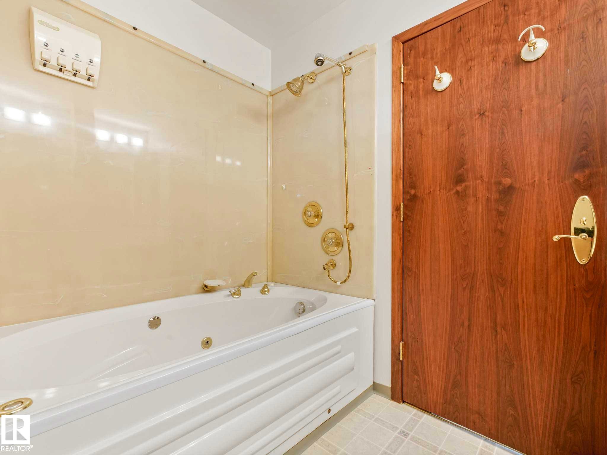 13532 113 Street, Edmonton, AB - Indoor Photo Showing Bathroom