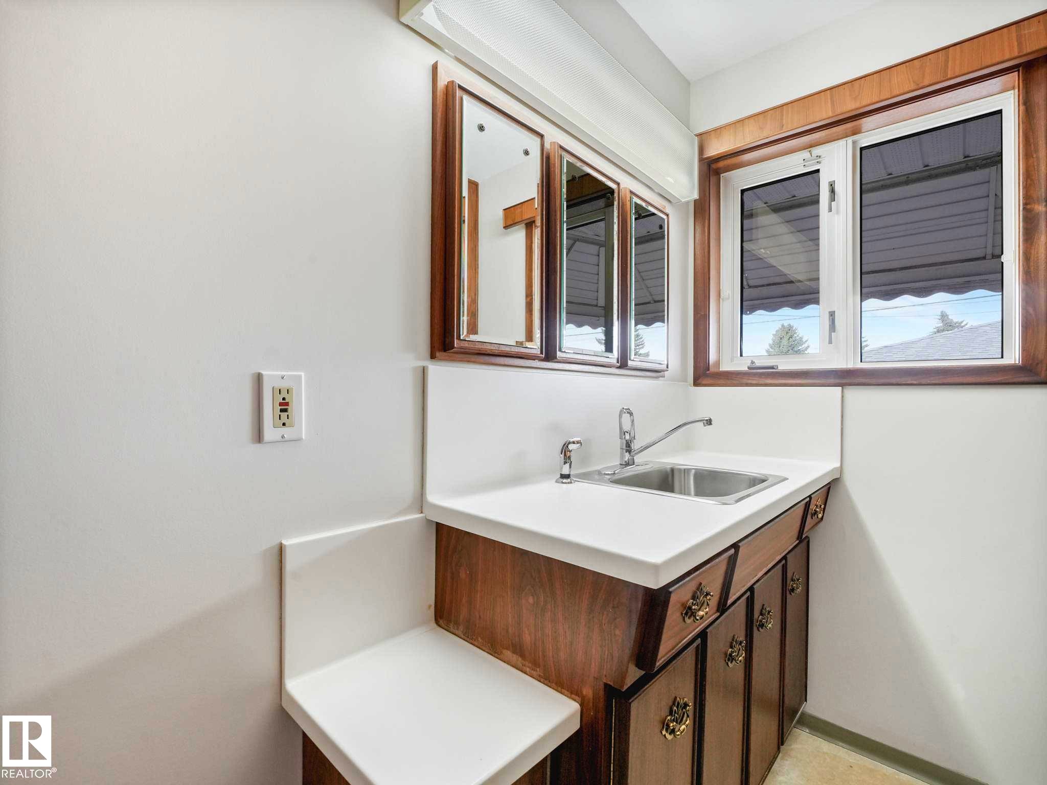 13532 113 Street, Edmonton, AB - Indoor