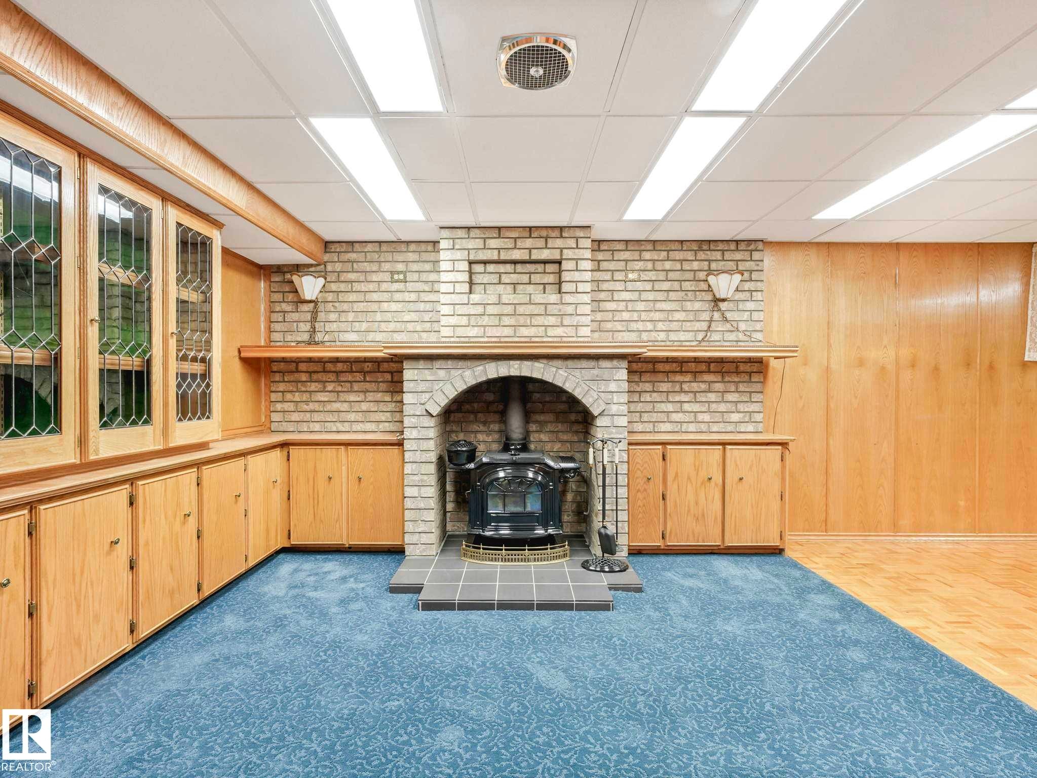 13532 113 Street, Edmonton, AB - Indoor With Fireplace