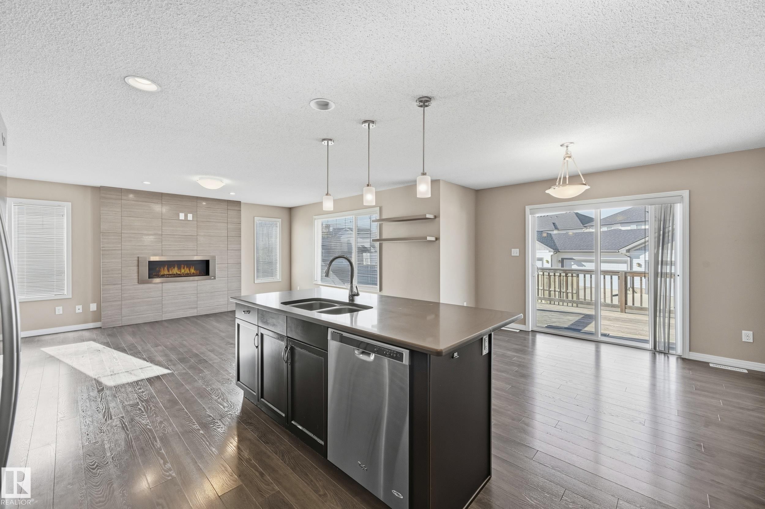 3552 Claxton Crescent, Edmonton, AB - Indoor Photo Showing Kitchen With Double Sink With Upgraded Kitchen