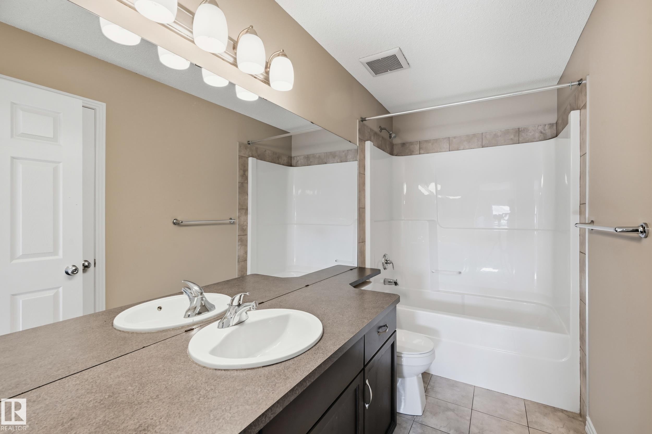 3552 Claxton Crescent, Edmonton, AB - Indoor Photo Showing Bathroom