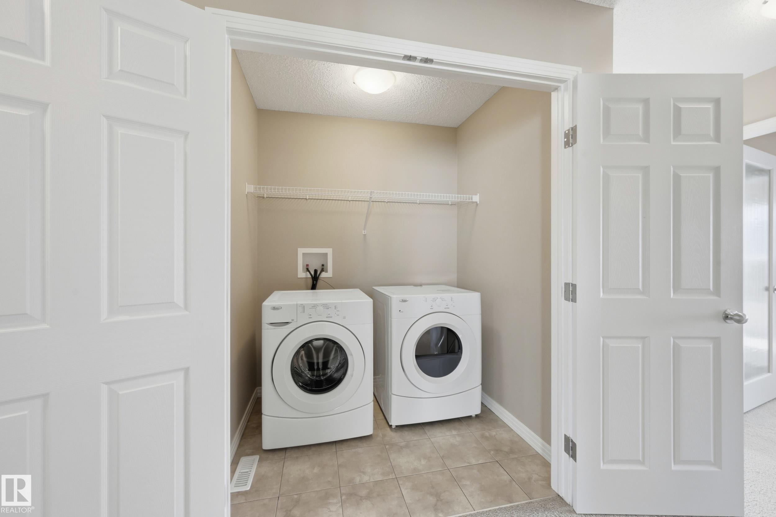 3552 Claxton Crescent, Edmonton, AB - Indoor Photo Showing Laundry Room