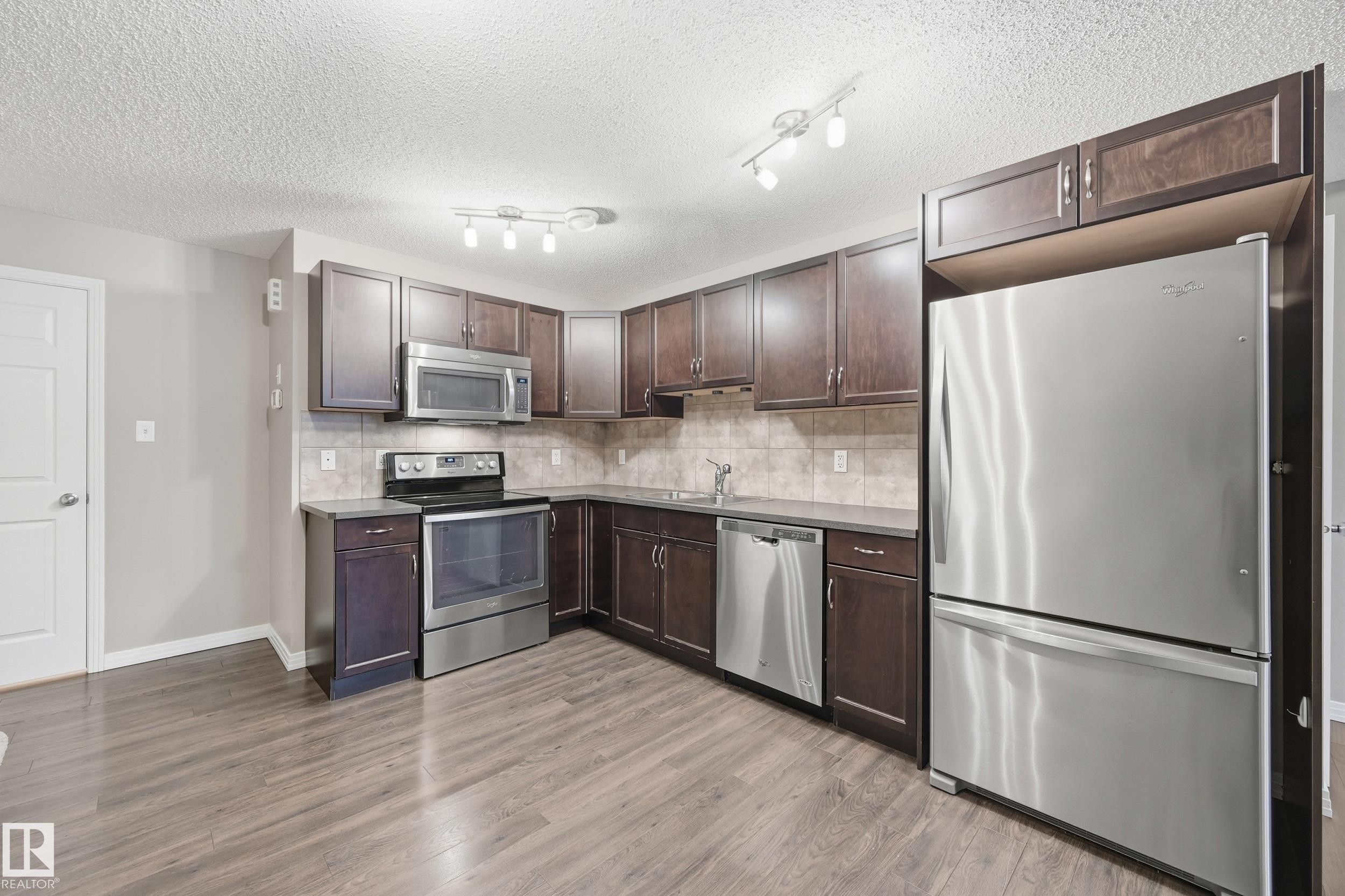 3552 Claxton Crescent, Edmonton, AB - Indoor Photo Showing Kitchen
