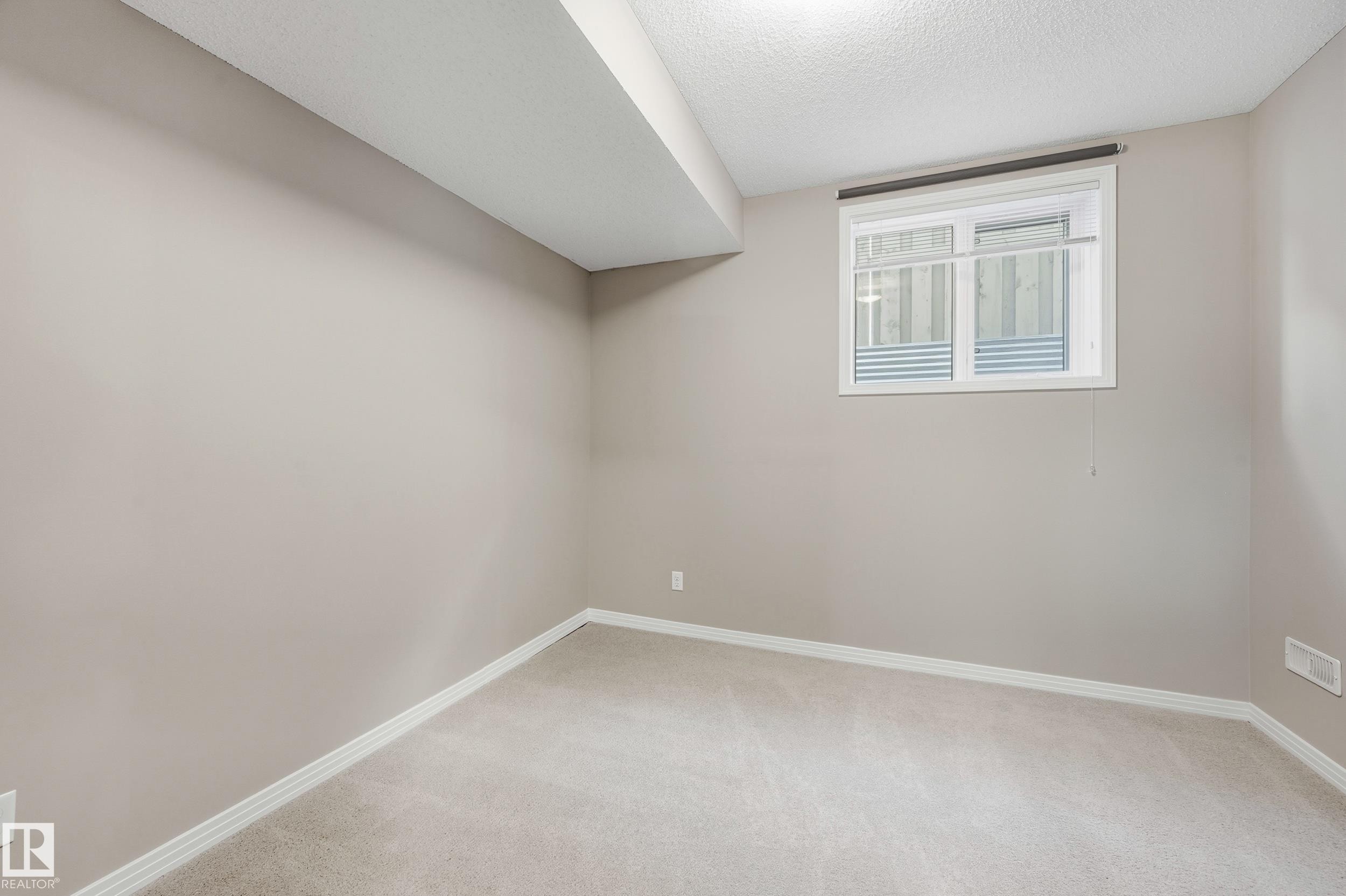 3552 Claxton Crescent, Edmonton, AB - Indoor Photo Showing Other Room