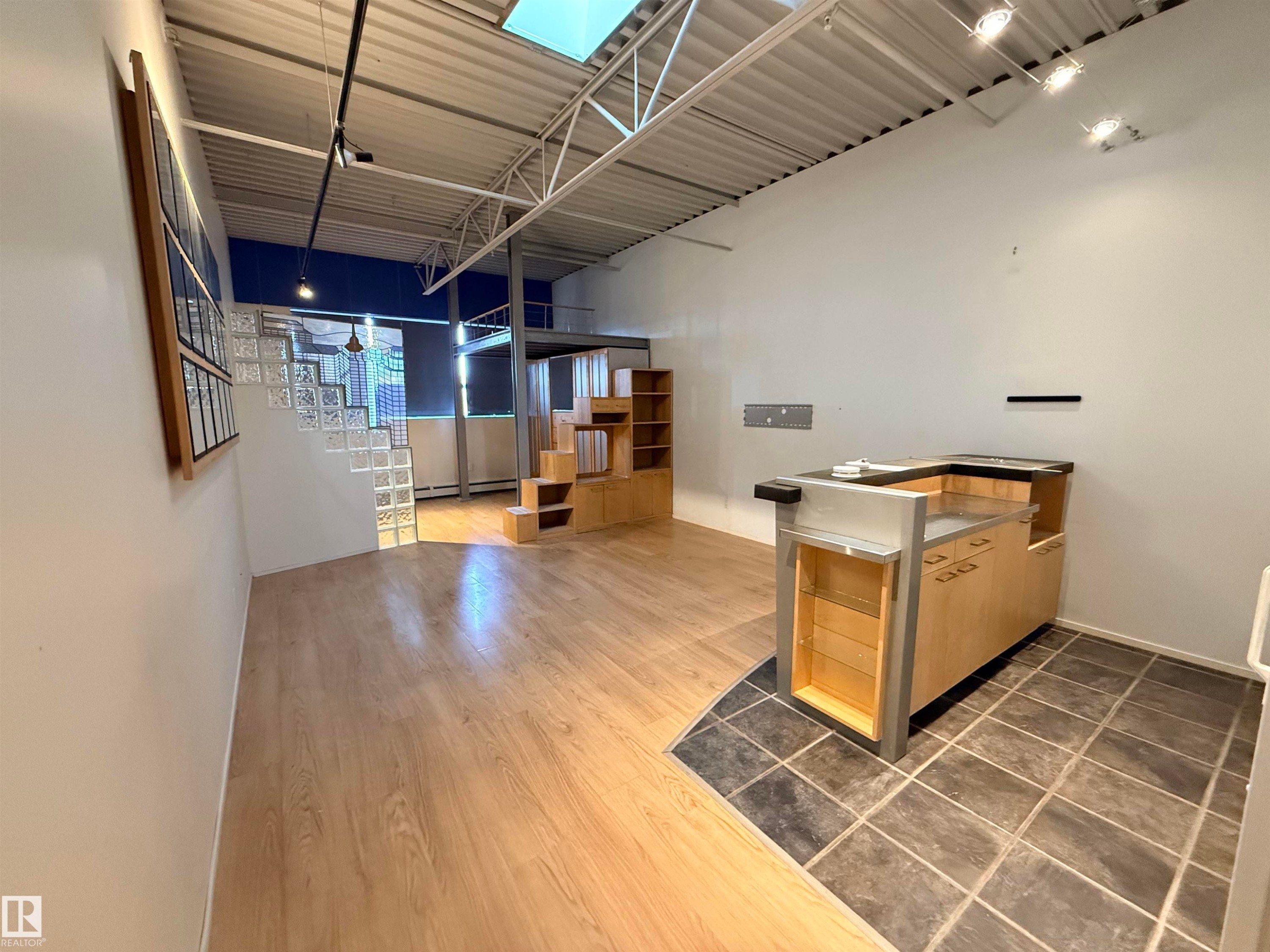 #310 10355 105 St Nw, Edmonton, AB - Indoor
