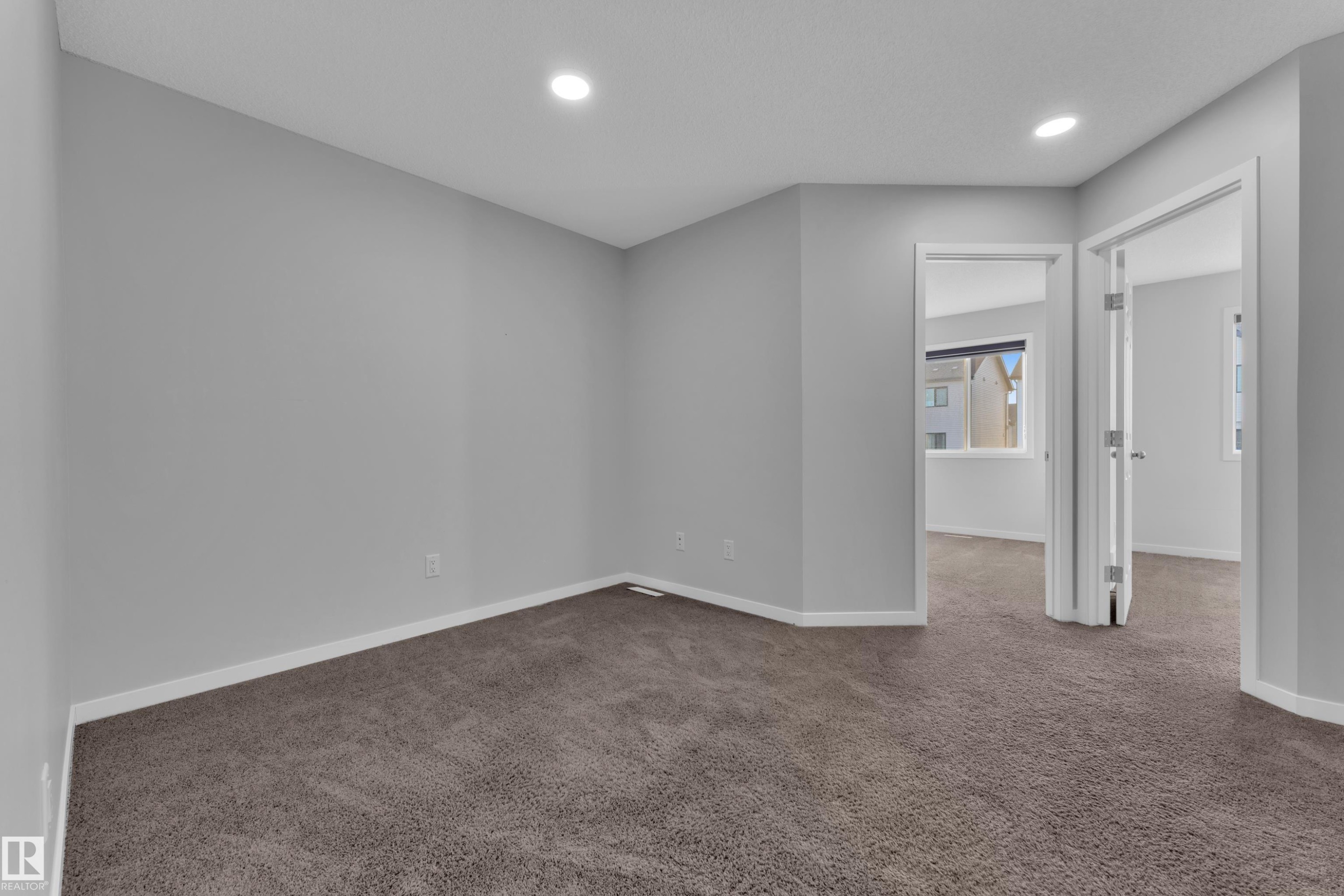 1235 16 Avenue, Edmonton, AB - Indoor Photo Showing Other Room