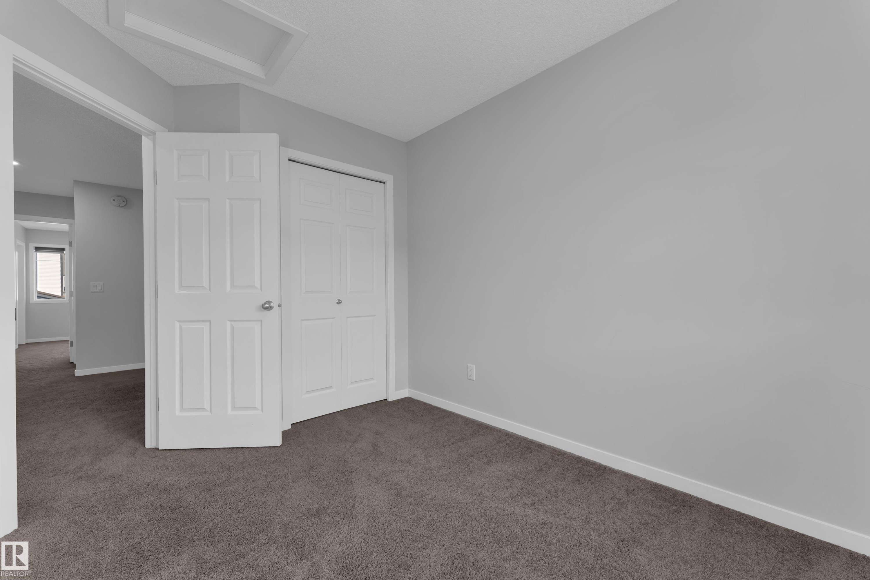 1235 16 Avenue, Edmonton, AB - Indoor Photo Showing Other Room