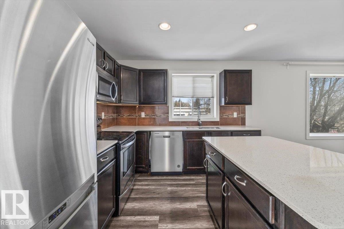 15805 104 Avenue, Edmonton, AB - Indoor Photo Showing Kitchen