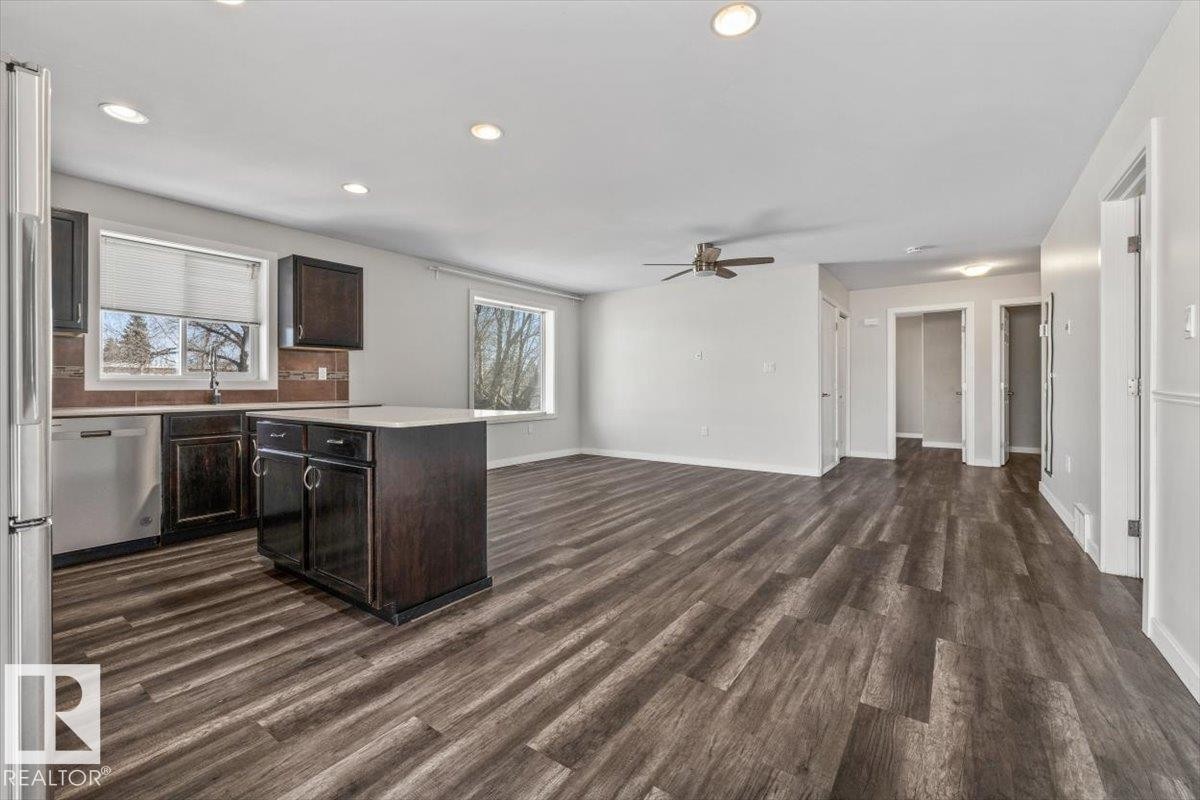 15805 104 Avenue, Edmonton, AB - Indoor Photo Showing Kitchen