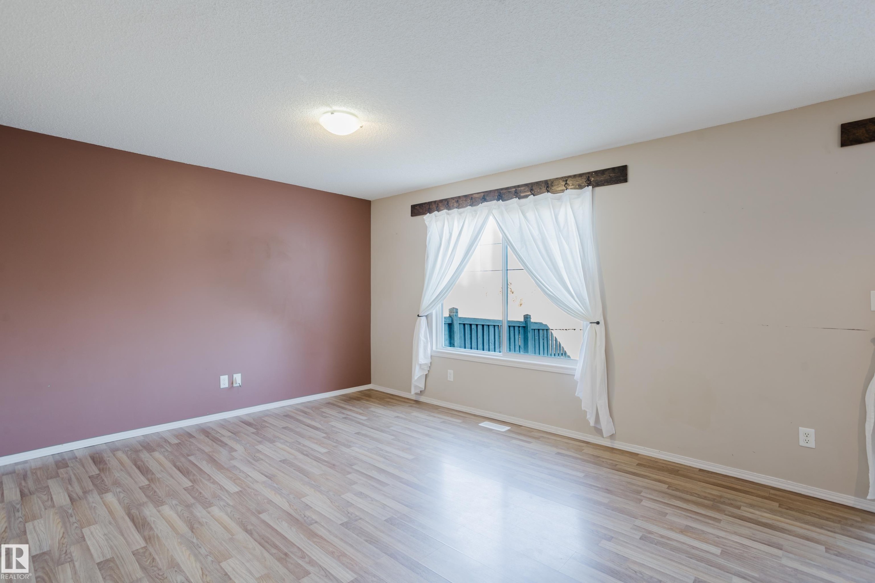 1666 Melrose Place, Edmonton, AB - Indoor Photo Showing Other Room