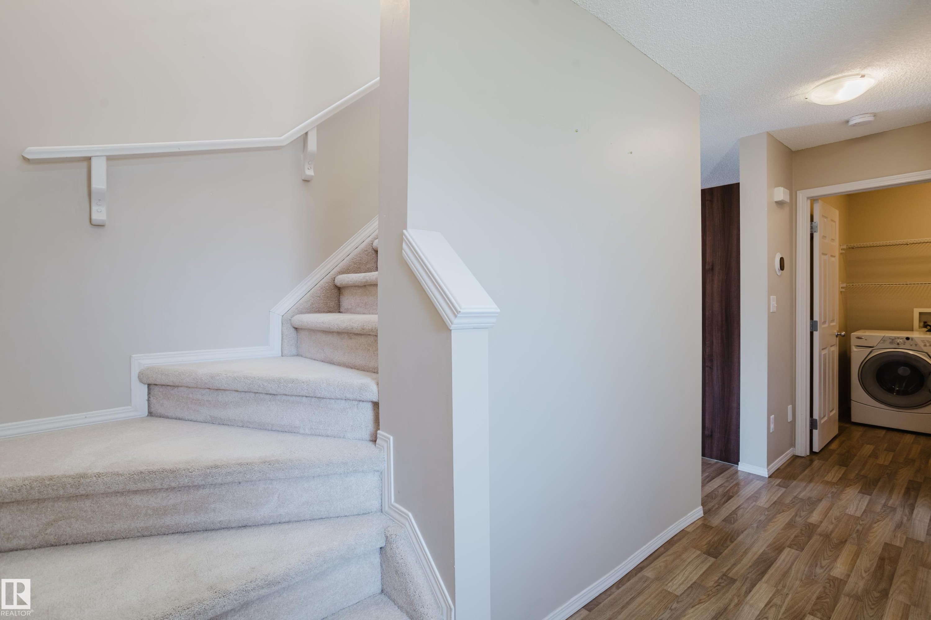 1666 Melrose Place, Edmonton, AB - Indoor