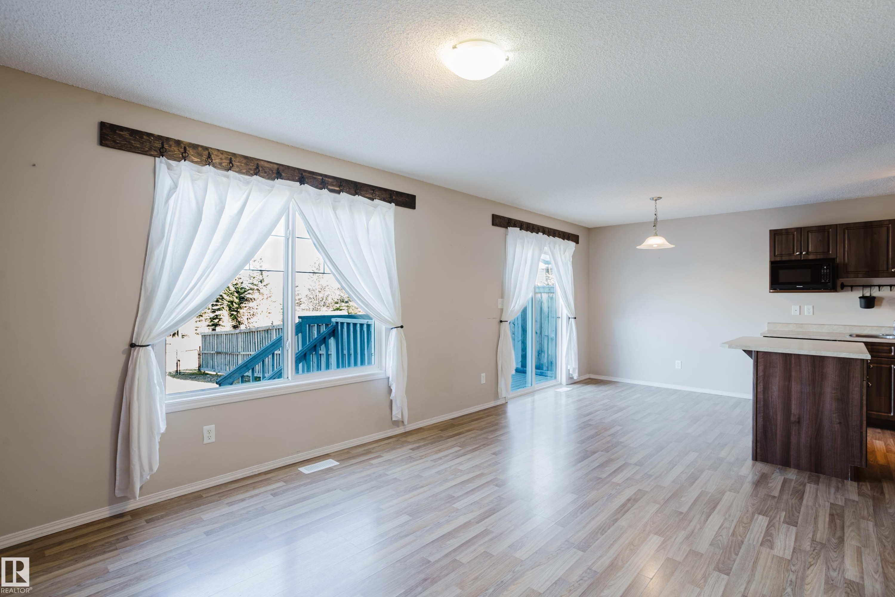 1666 Melrose Place, Edmonton, AB - Indoor Photo Showing Kitchen