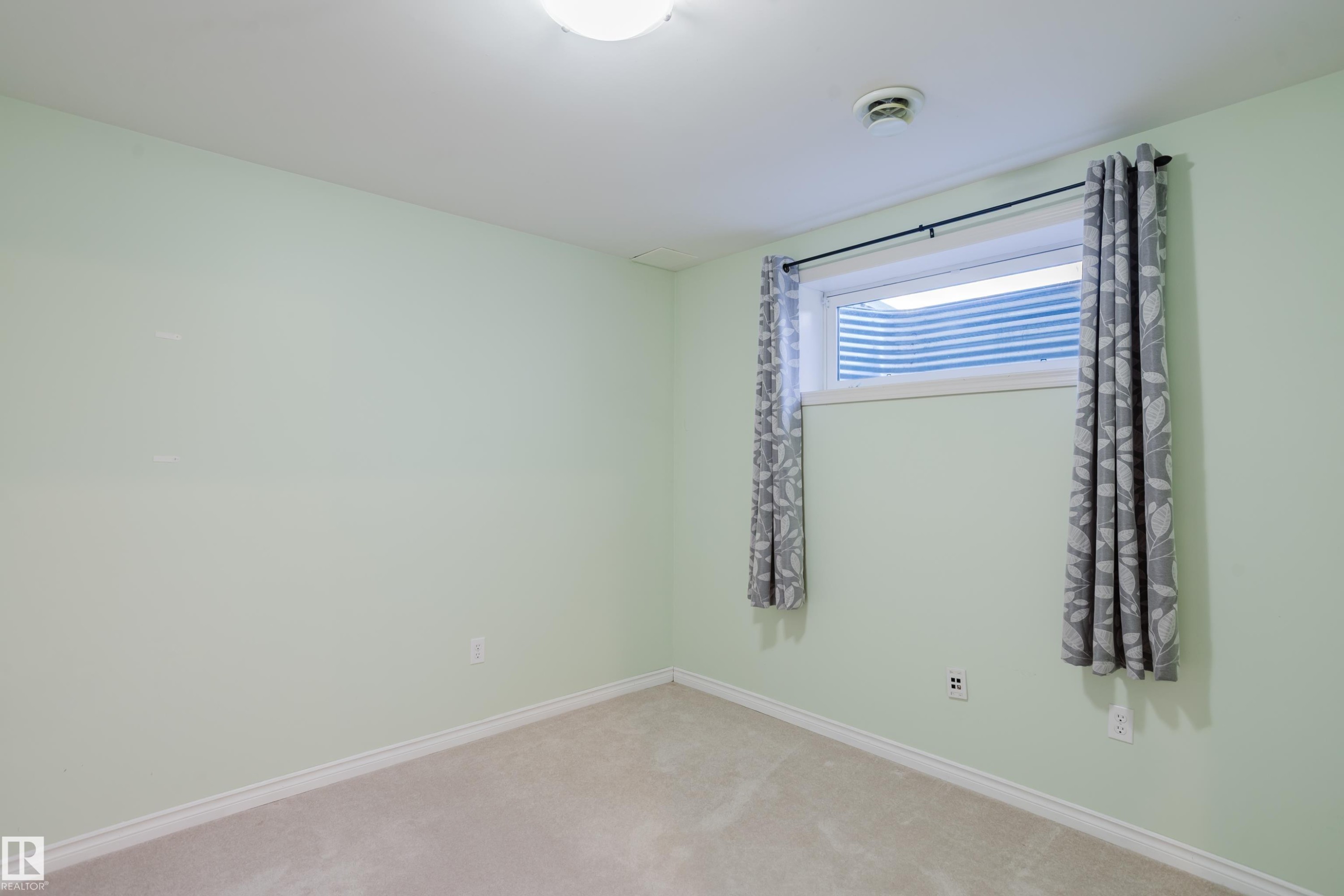 1666 Melrose Place, Edmonton, AB - Indoor Photo Showing Other Room