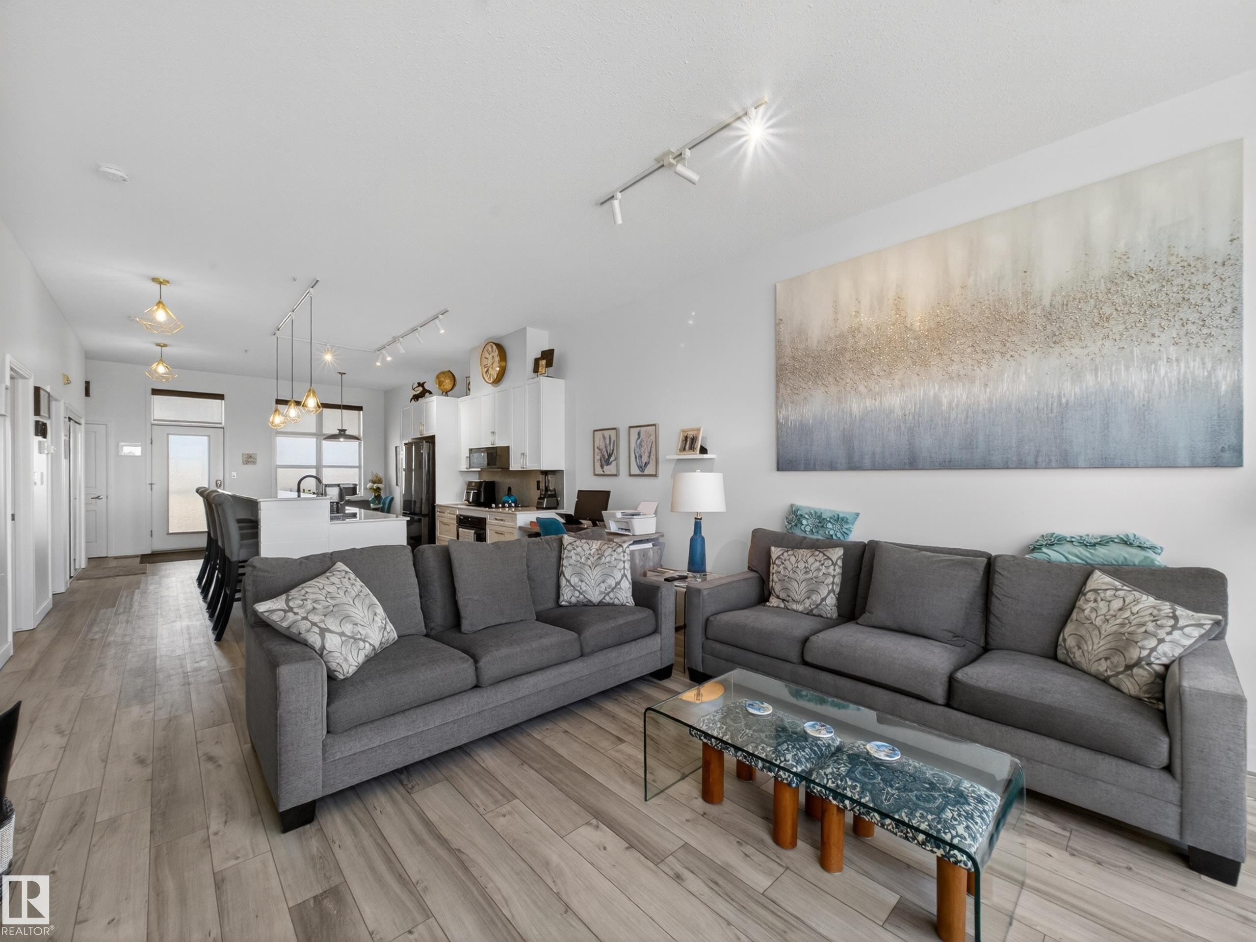 516 9507 101 Avenue, Edmonton, AB - Indoor Photo Showing Living Room