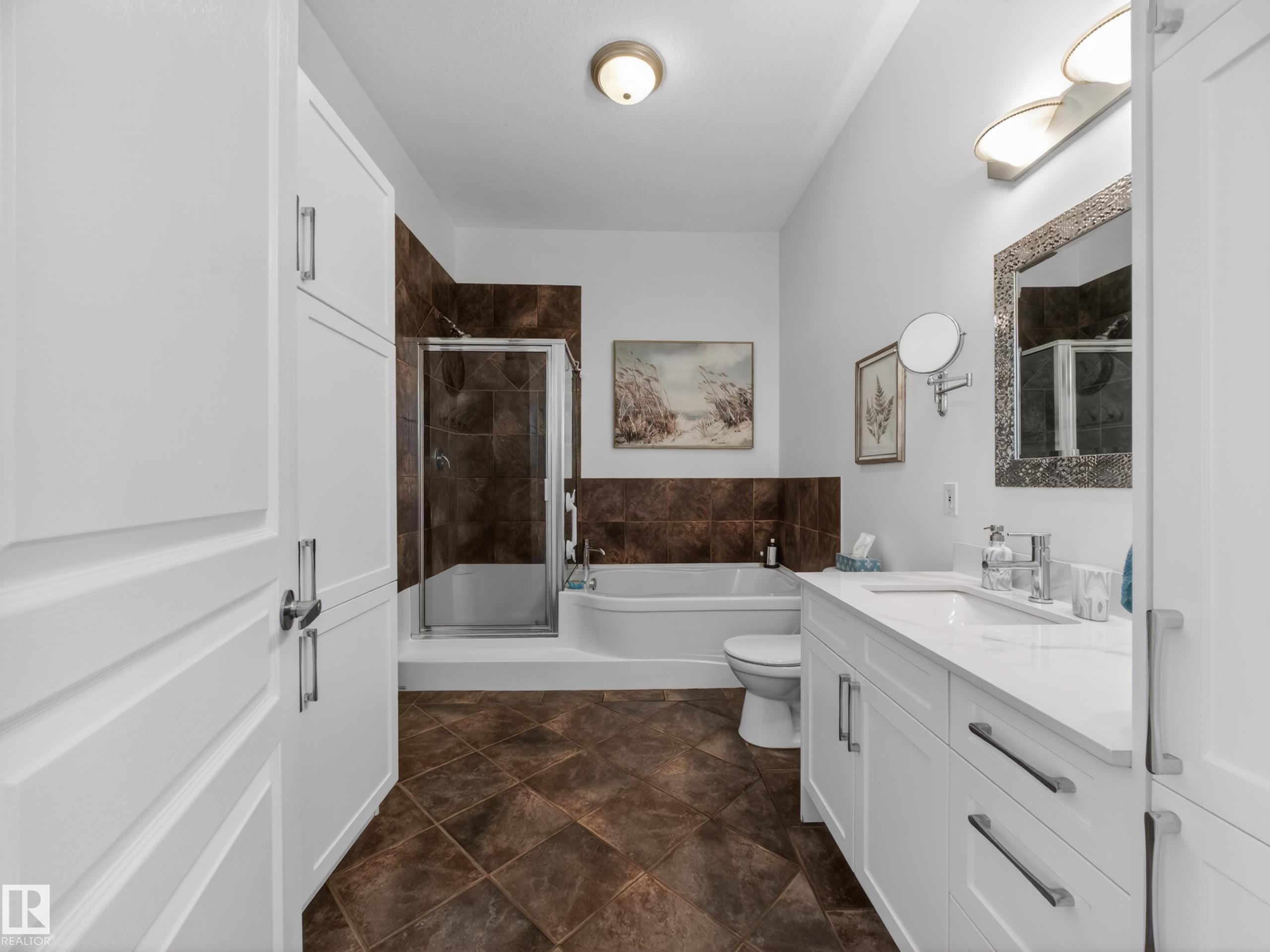 516 9507 101 Avenue, Edmonton, AB - Indoor Photo Showing Bathroom