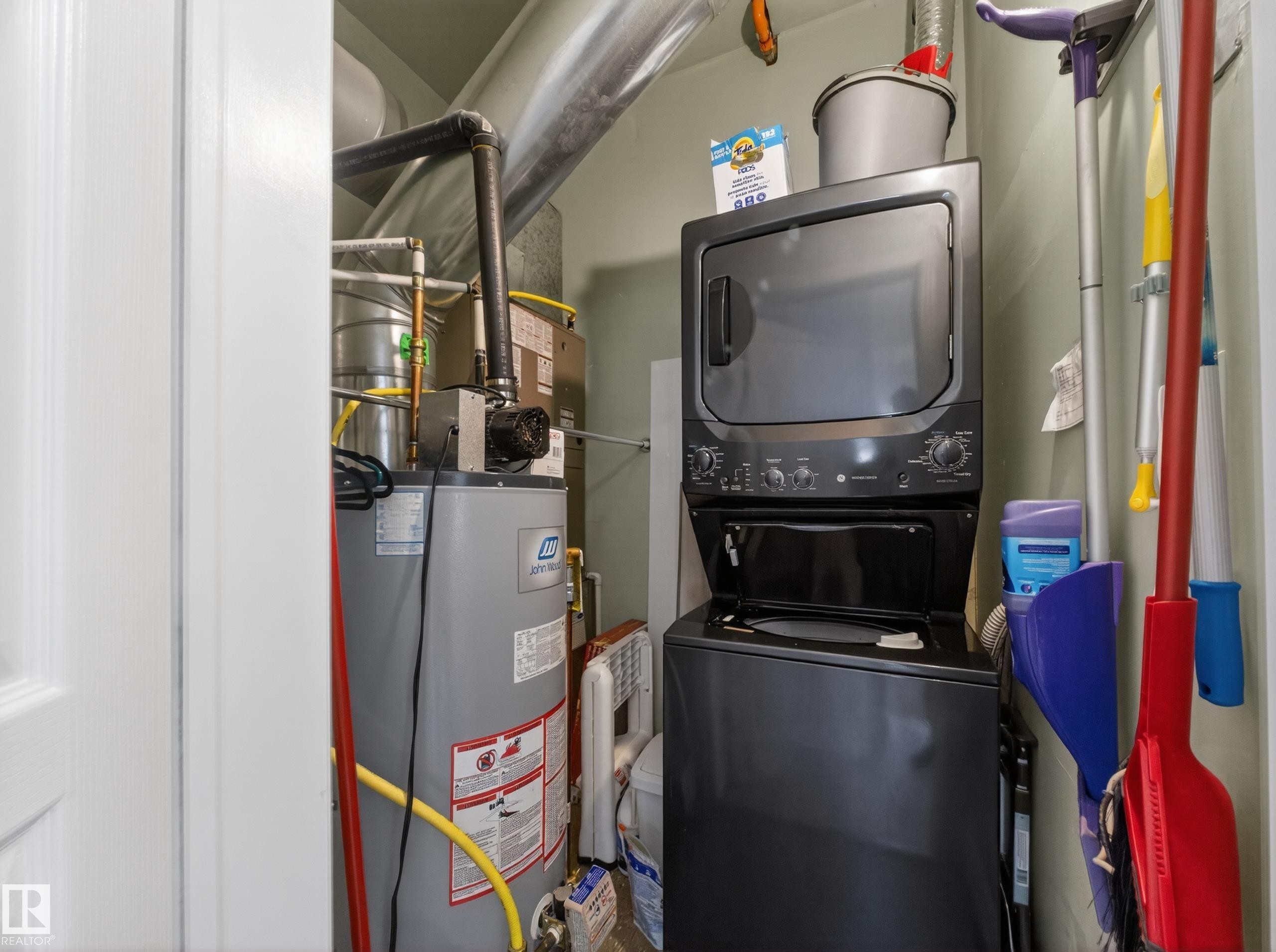 516 9507 101 Avenue, Edmonton, AB - Indoor Photo Showing Laundry Room