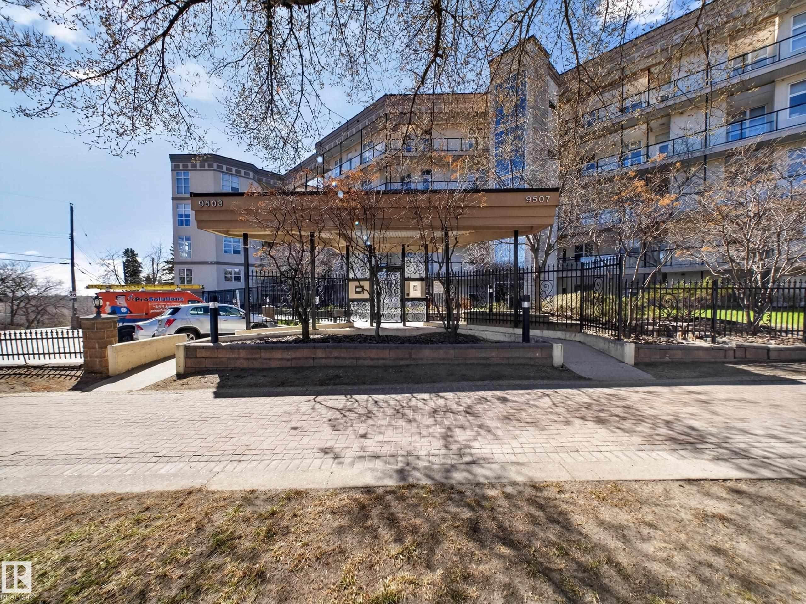 516 9507 101 Avenue, Edmonton, AB - Outdoor