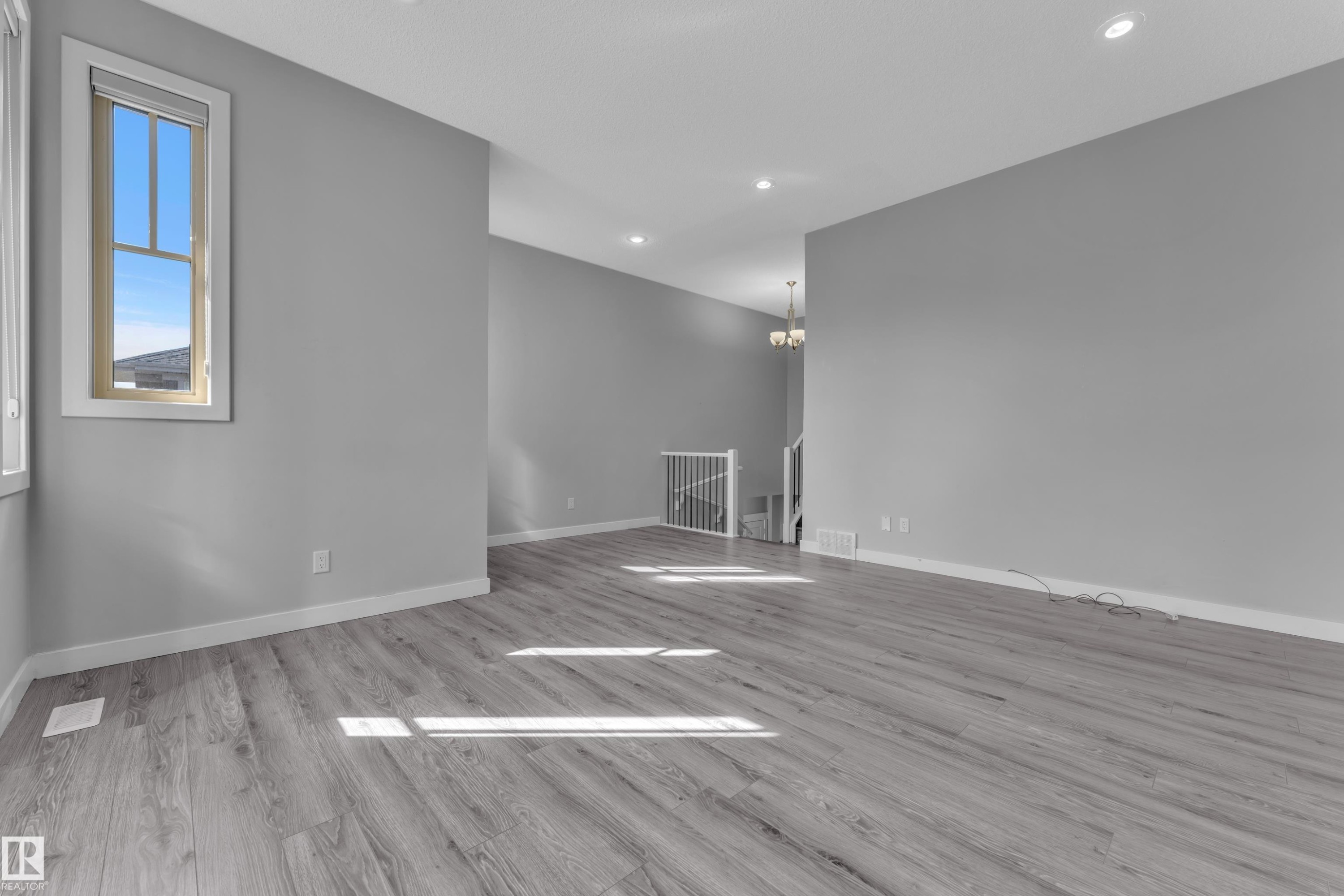 642 Adams Way, Edmonton, AB - Indoor Photo Showing Other Room