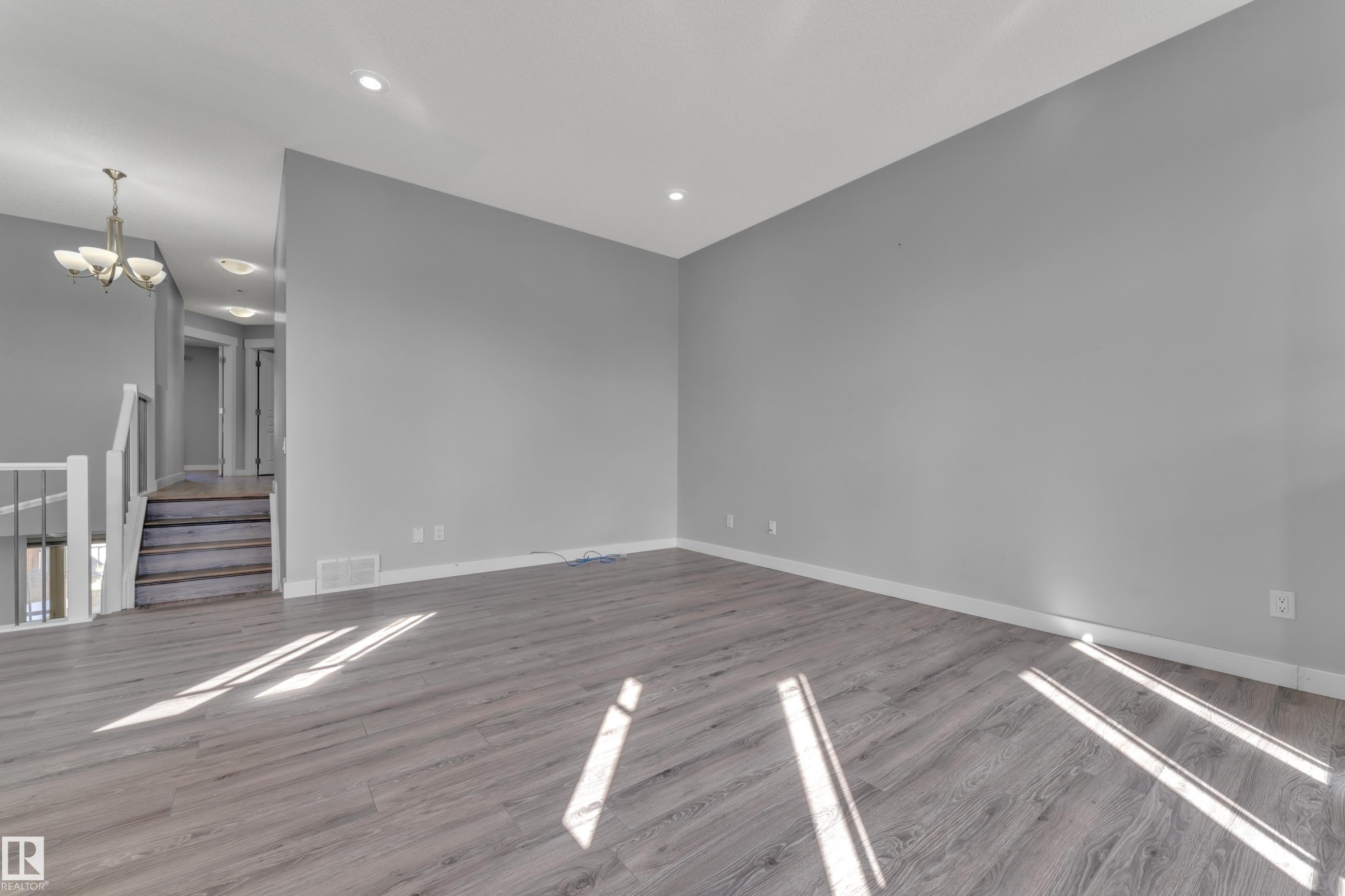 642 Adams Way, Edmonton, AB - Indoor Photo Showing Other Room