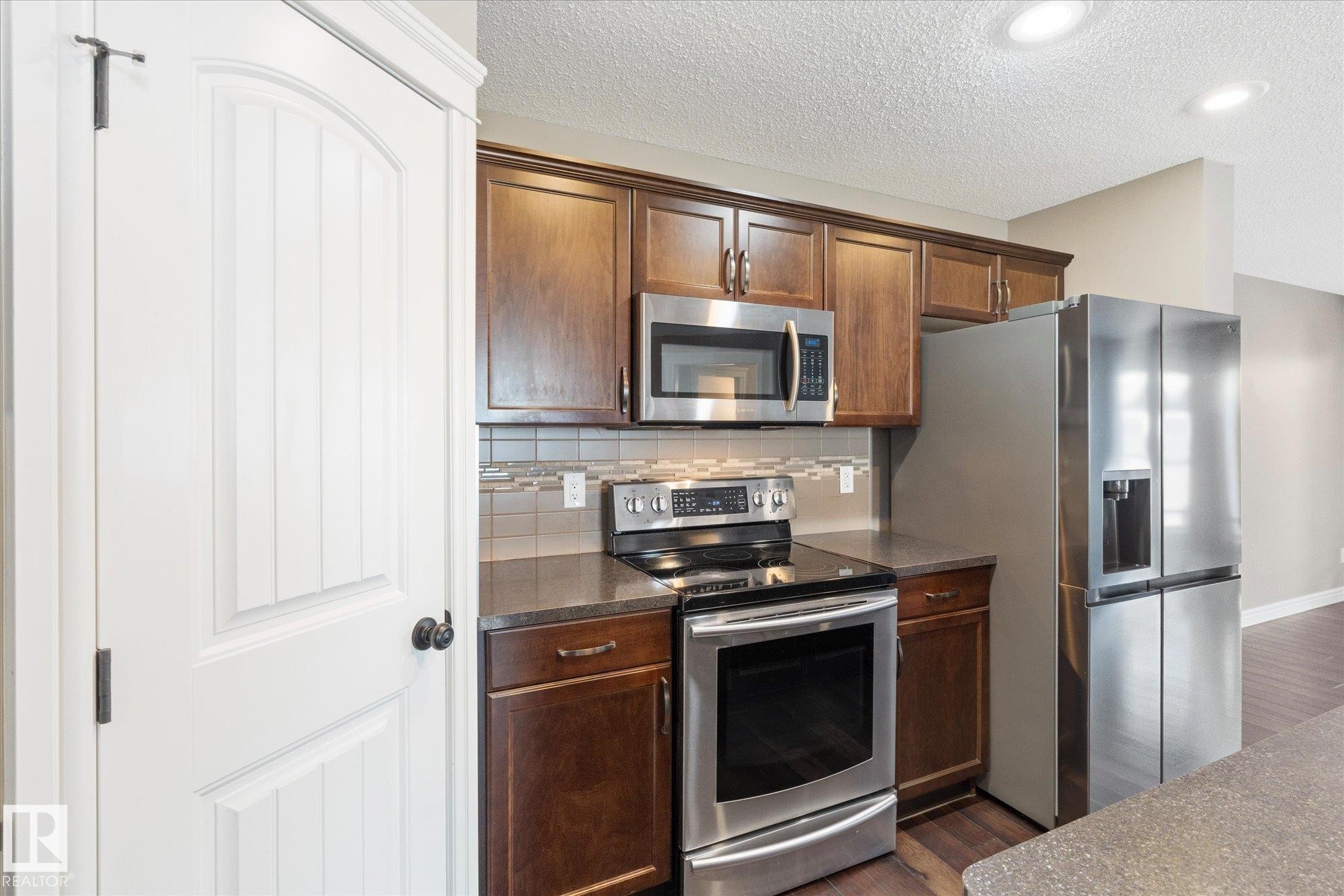 552 178A Street, Edmonton, AB - Indoor Photo Showing Kitchen