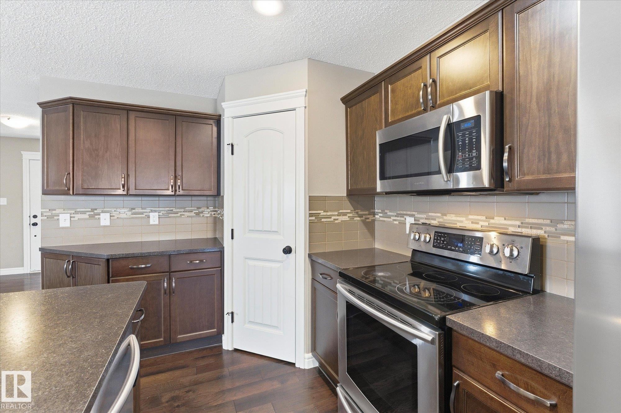 552 178A Street, Edmonton, AB - Indoor Photo Showing Kitchen