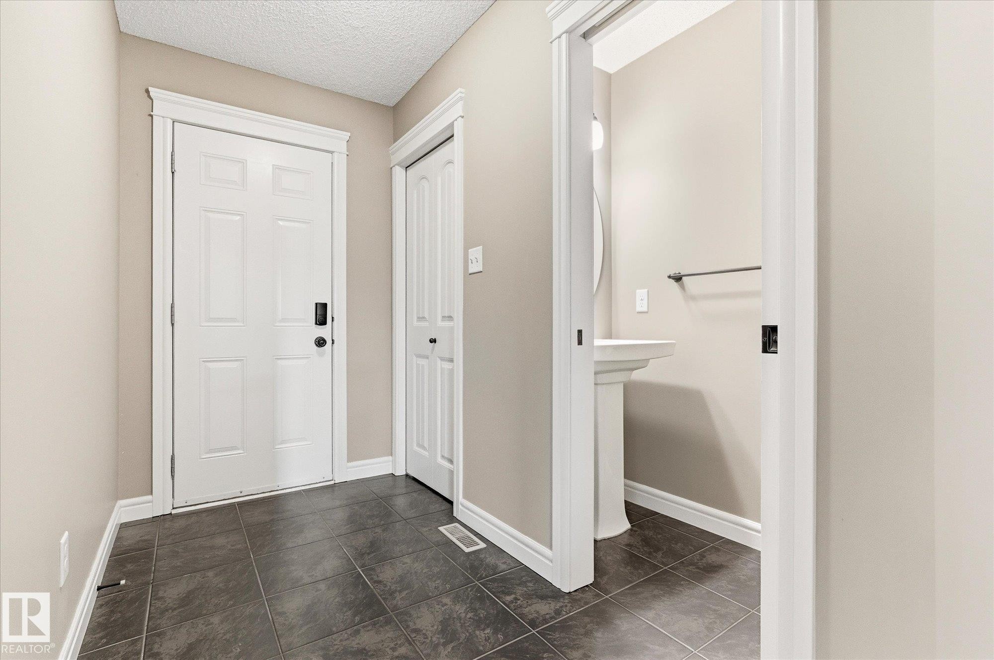552 178A Street, Edmonton, AB - Indoor Photo Showing Other Room