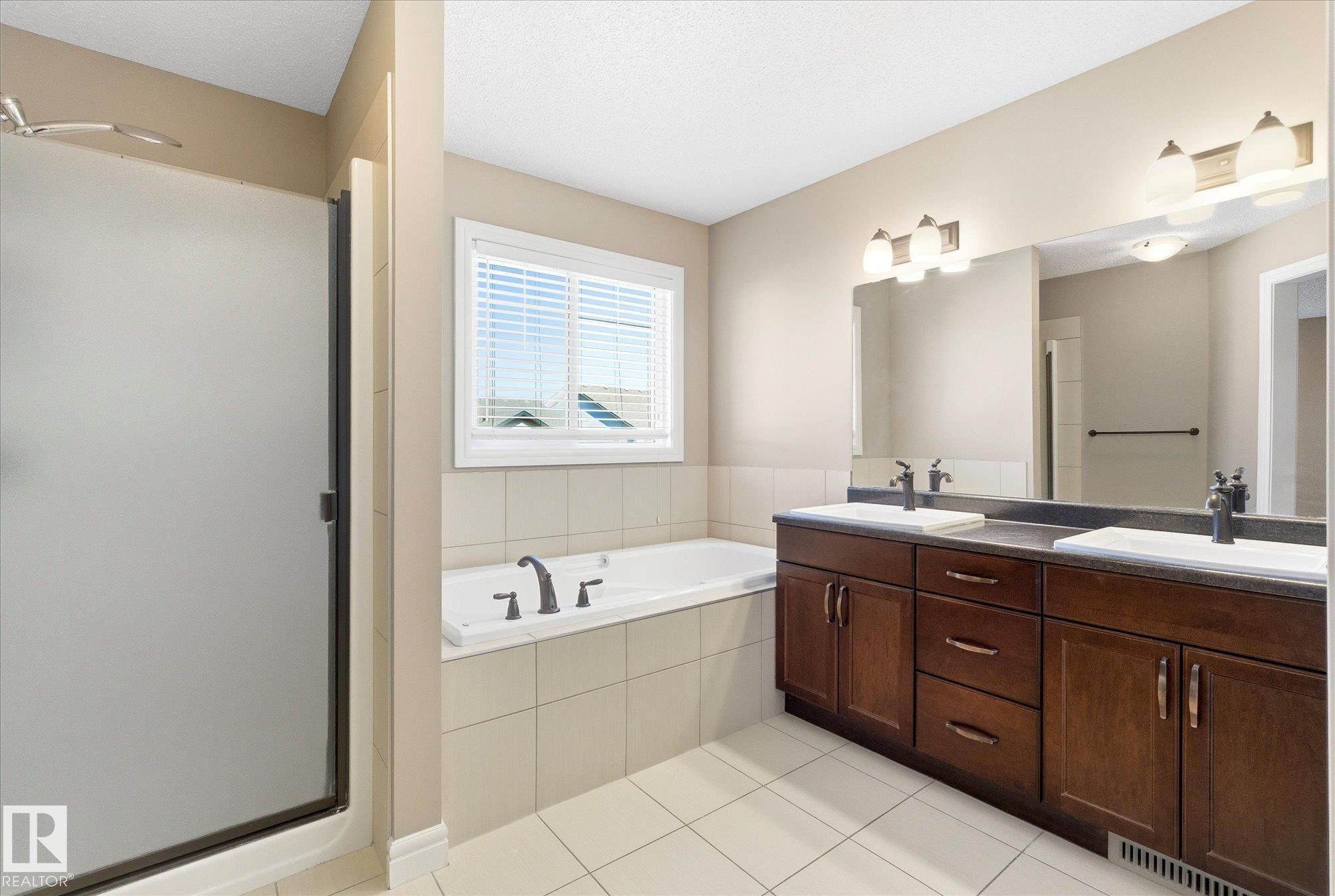 552 178A Street, Edmonton, AB - Indoor Photo Showing Bathroom