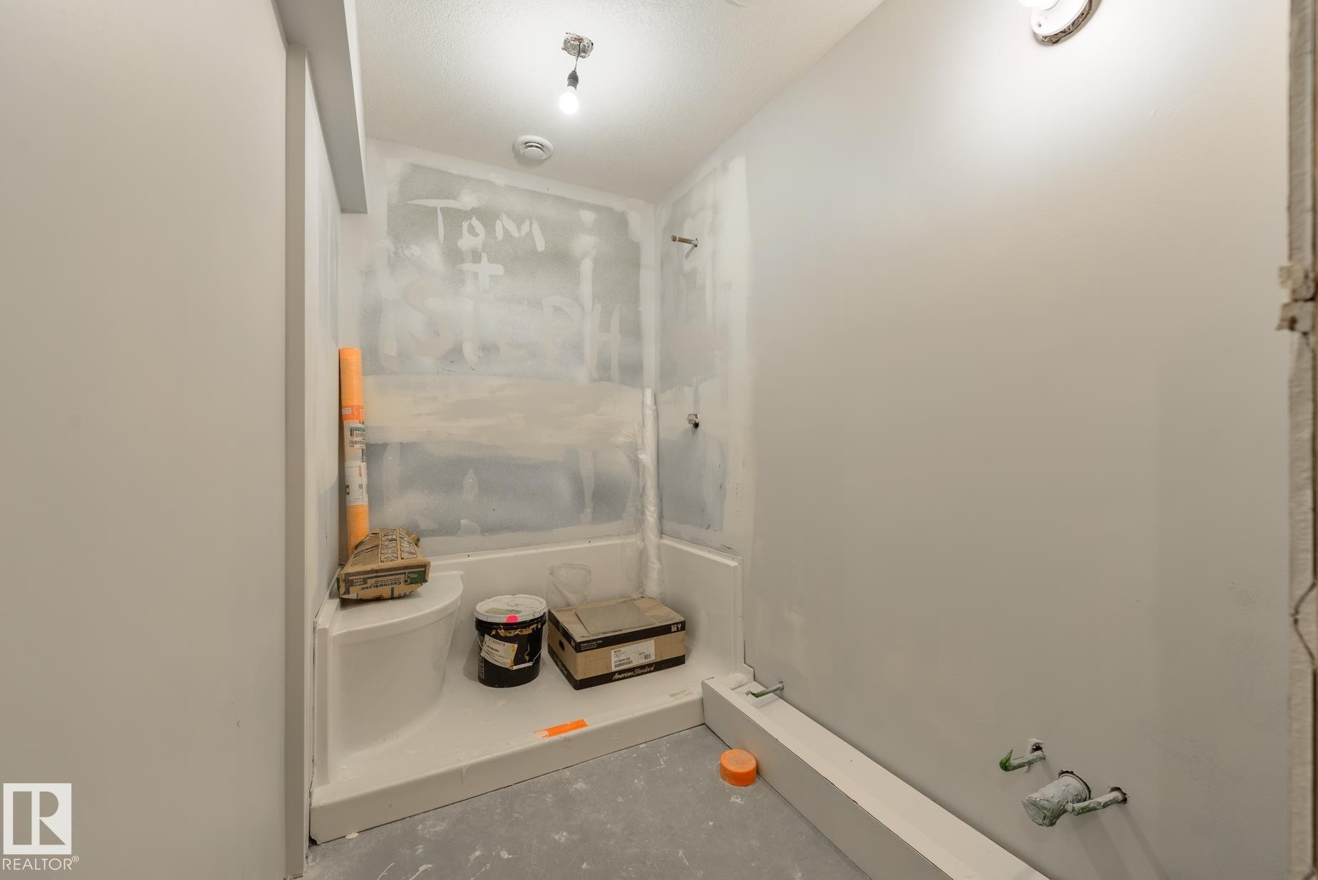 4126 6A Street, Edmonton, AB - Indoor Photo Showing Bathroom