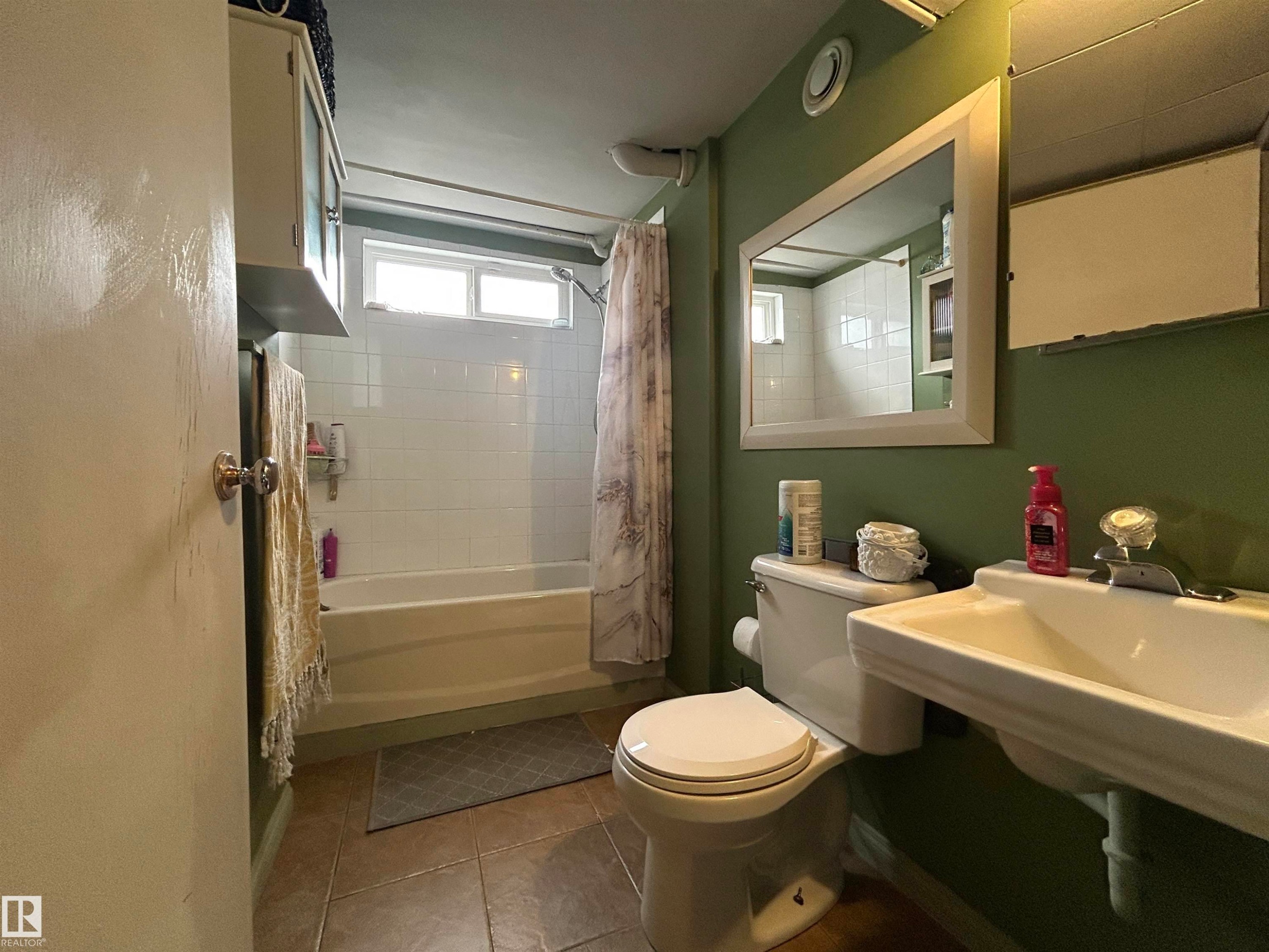 8603 149 Street, Edmonton, AB - Indoor Photo Showing Bathroom