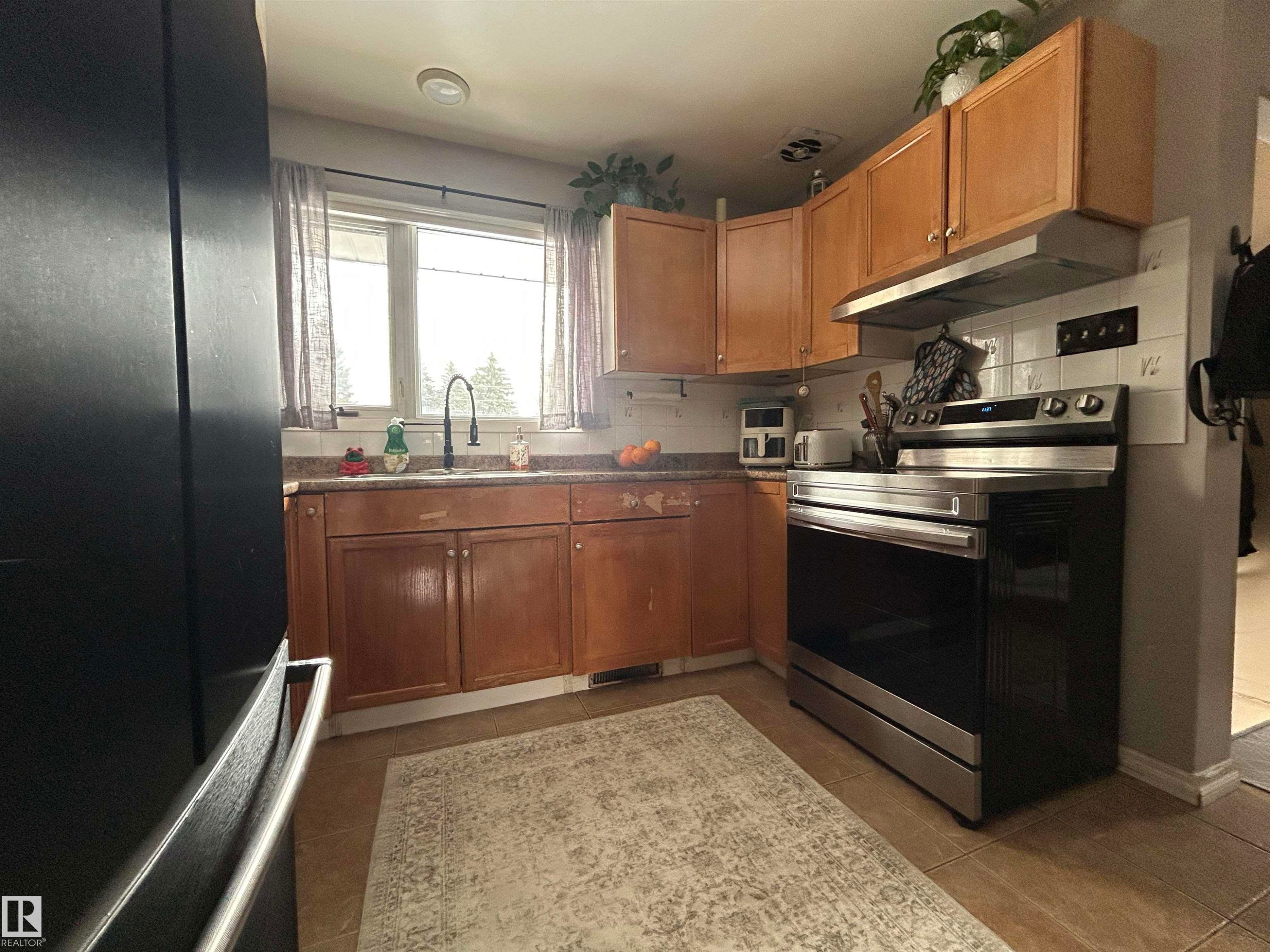 8603 149 Street, Edmonton, AB - Indoor Photo Showing Kitchen