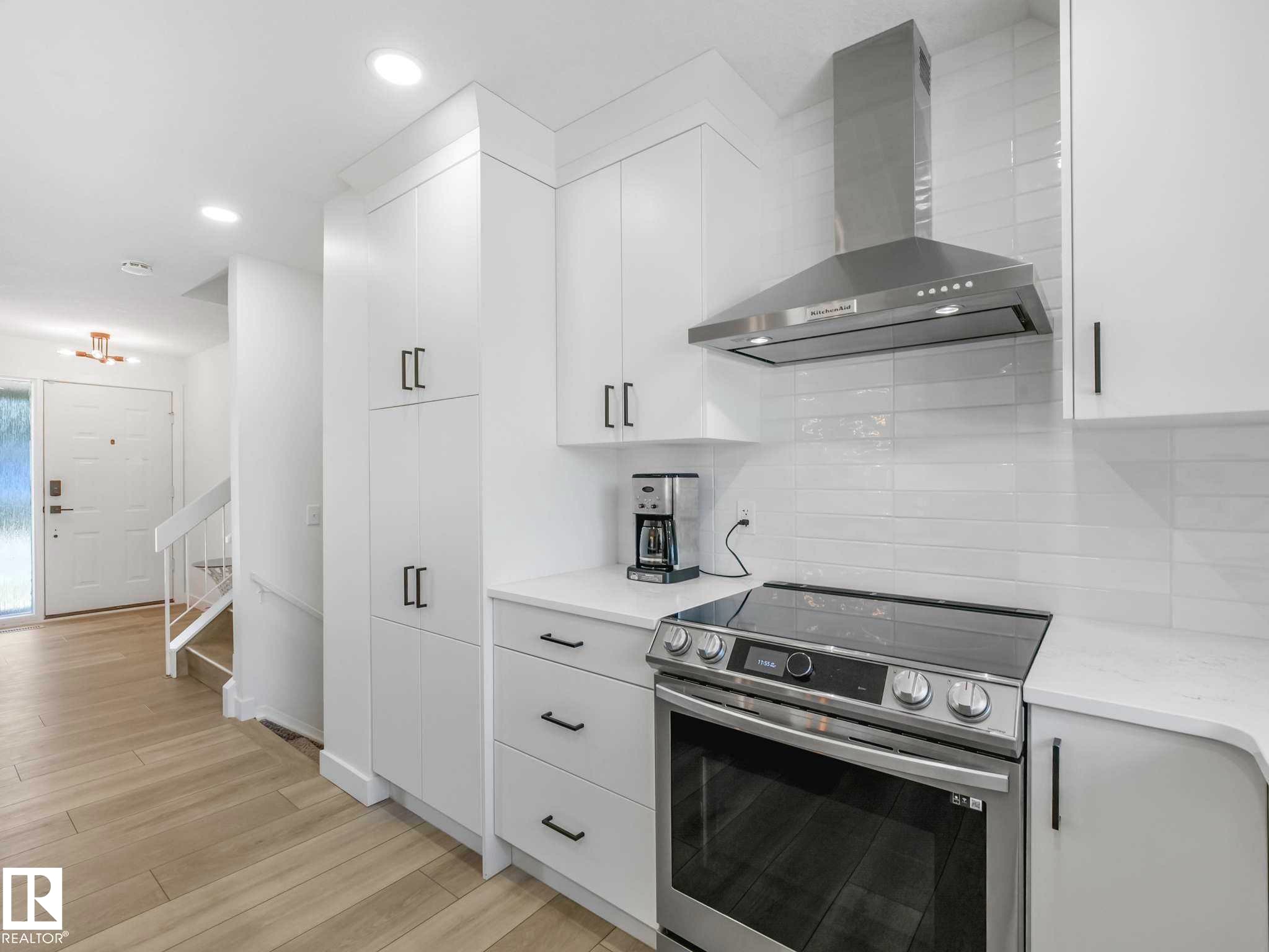 6011 37 Avenue, Edmonton, AB - Indoor