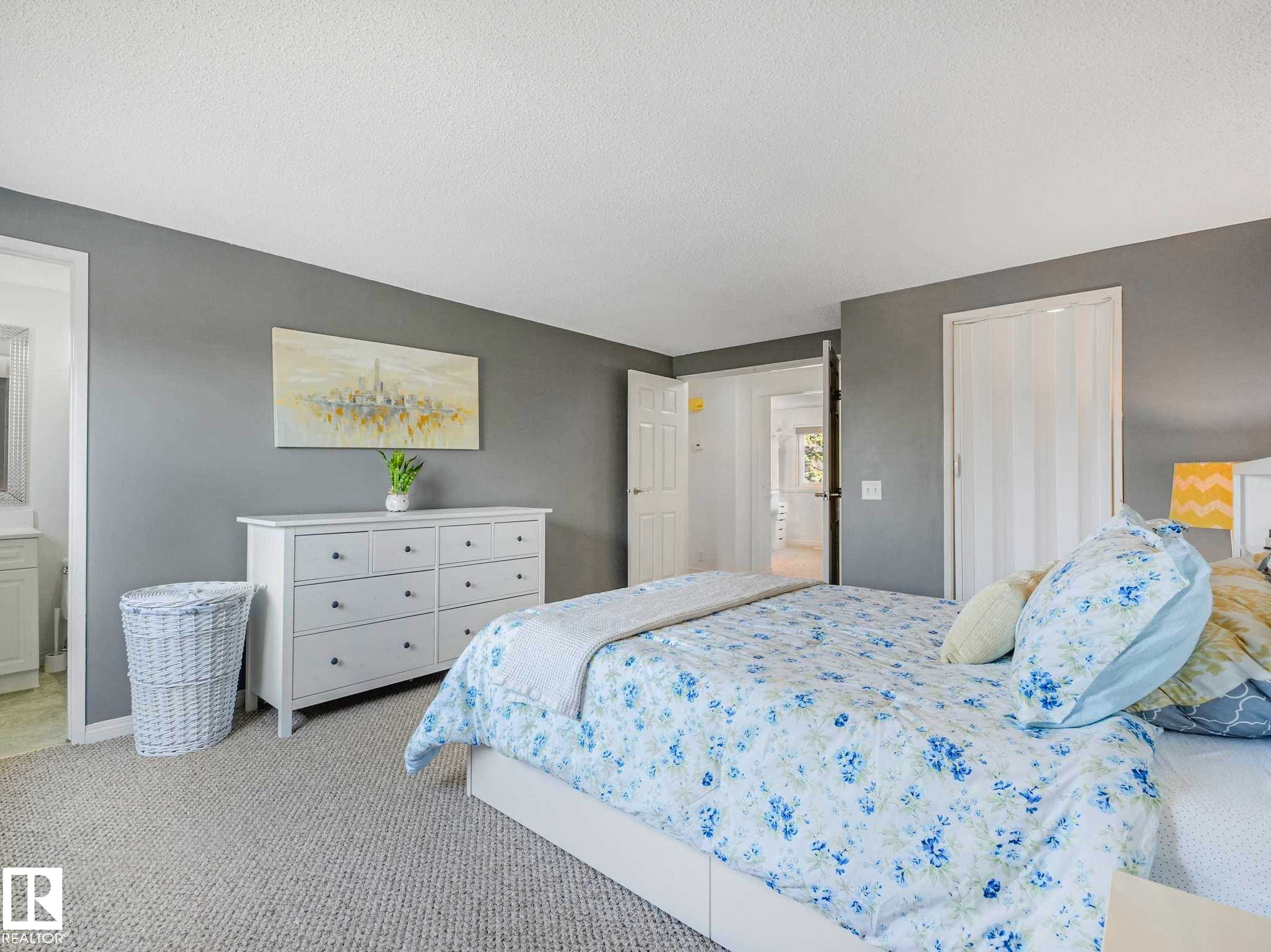 6011 37 Avenue, Edmonton, AB - Indoor Photo Showing Bedroom